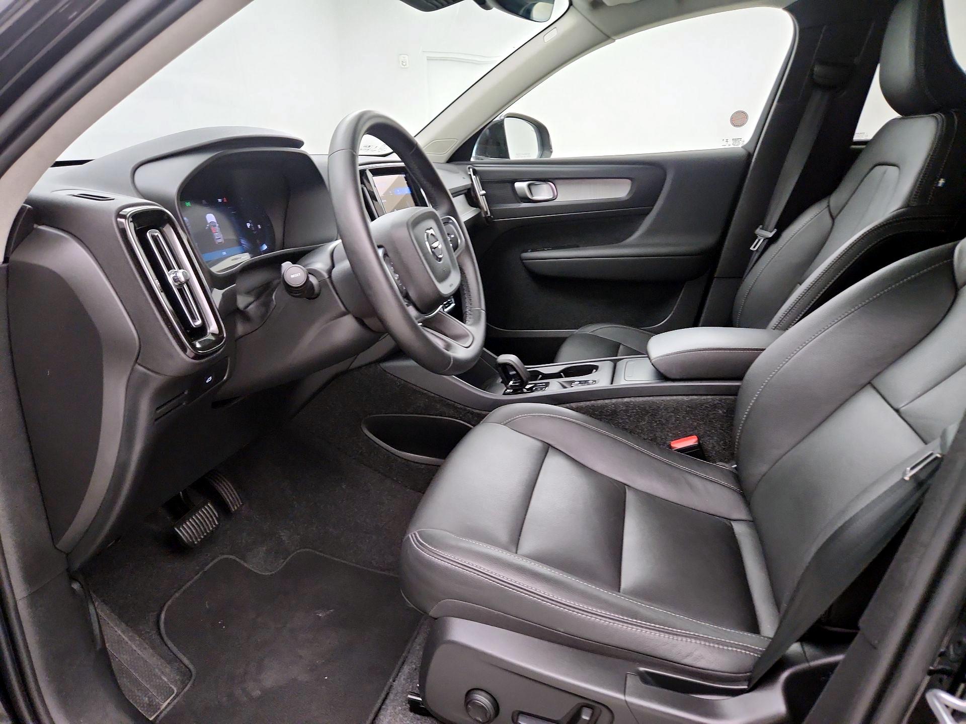 Thumbnail: 2025 Volvo XC40 - 11