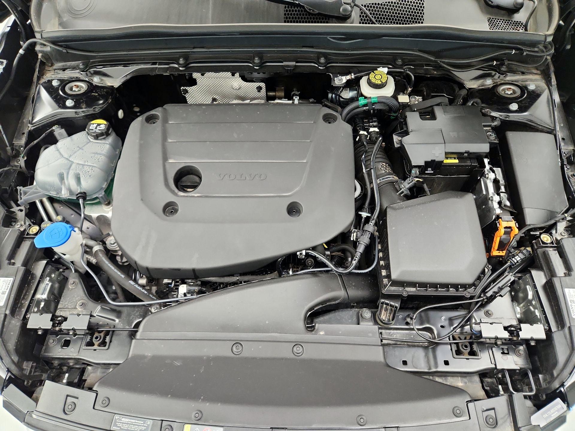 Thumbnail: 2025 Volvo XC40 - 17