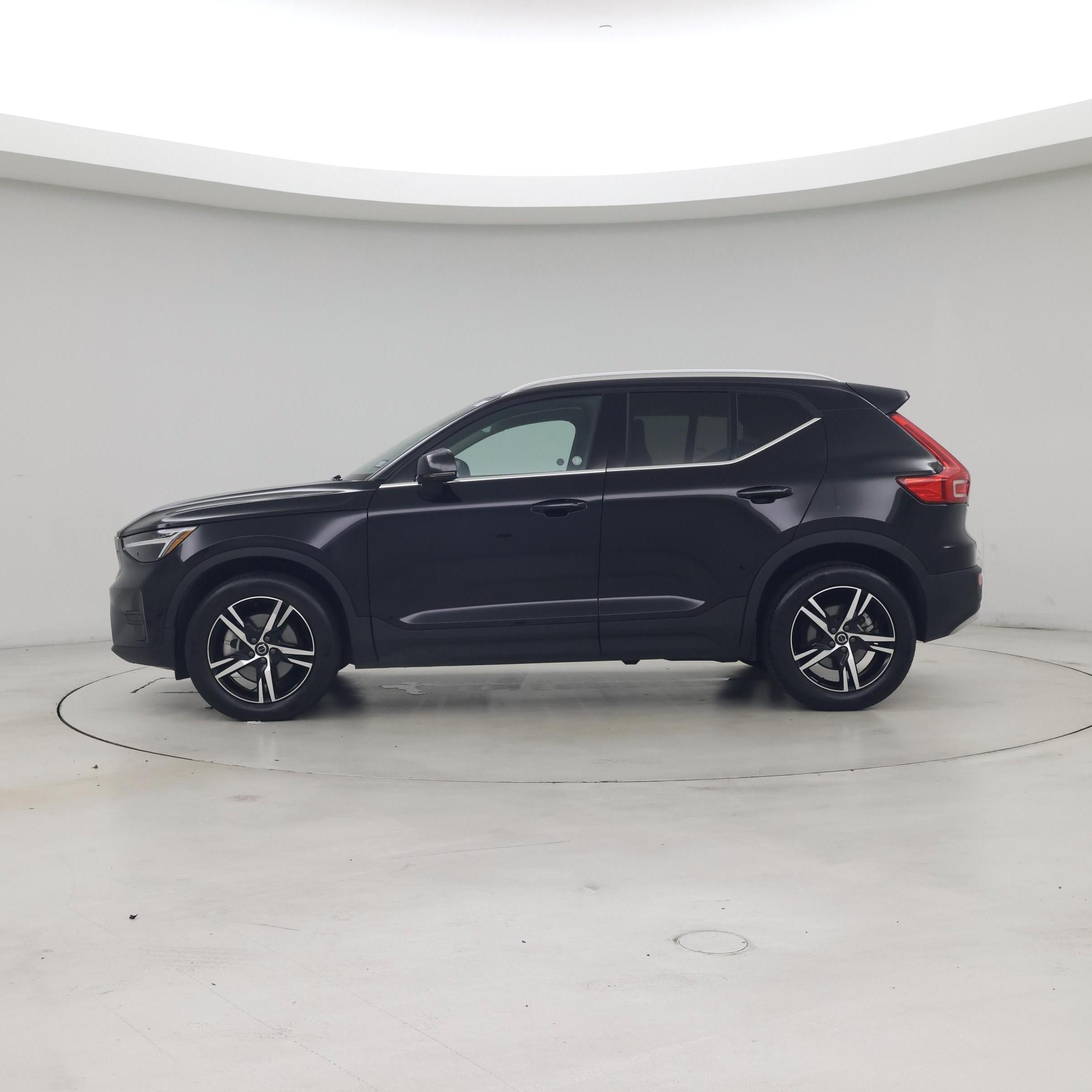 Thumbnail: 2025 Volvo XC40 - 3