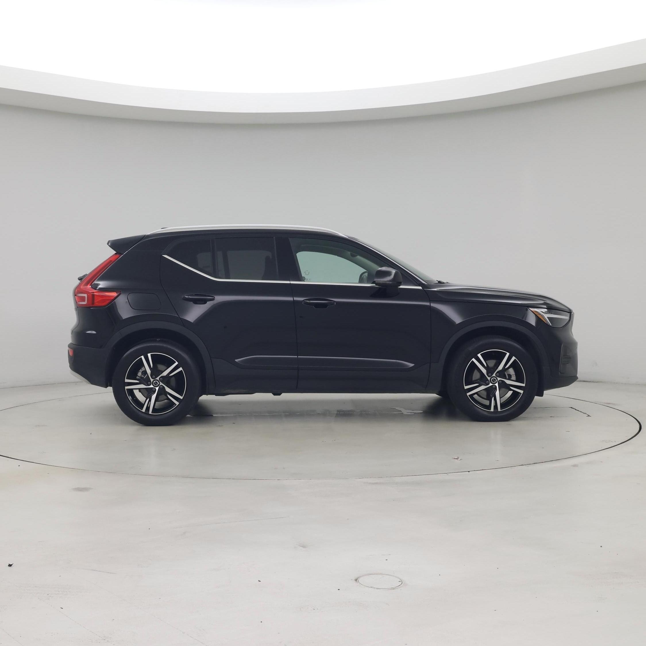 Thumbnail: 2025 Volvo XC40 - 7