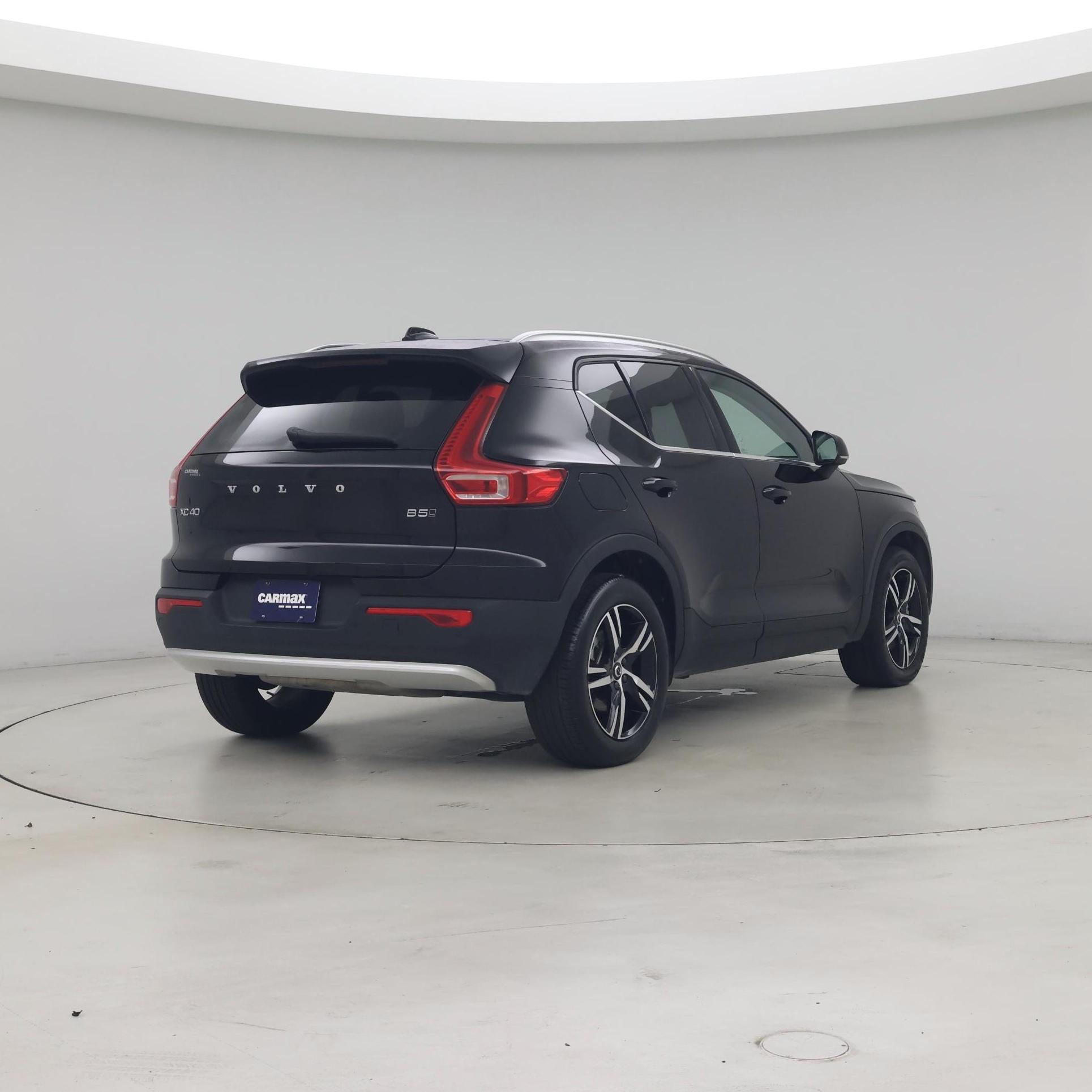 Thumbnail: 2025 Volvo XC40 - 8