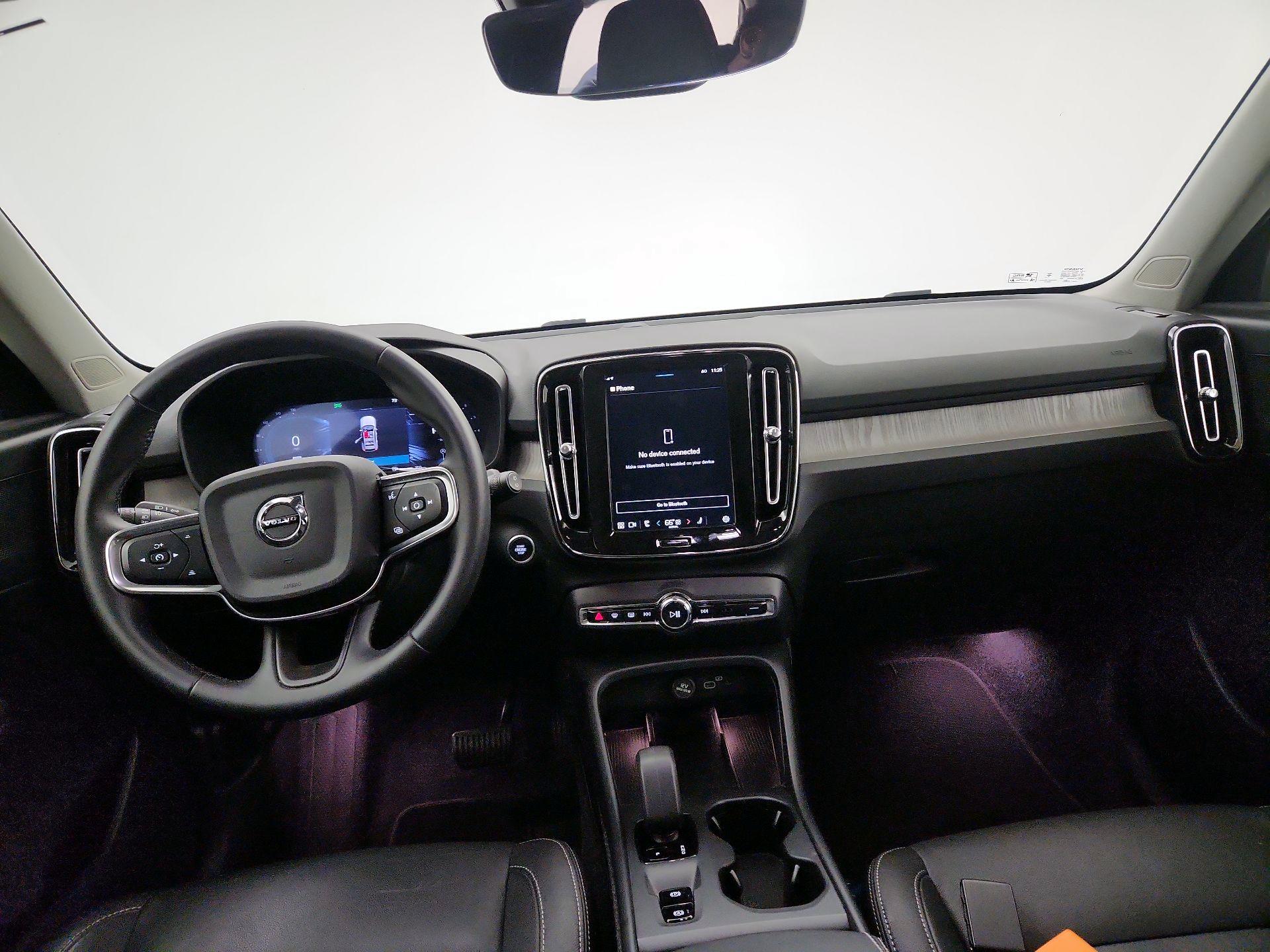 Thumbnail: 2025 Volvo XC40 - 9