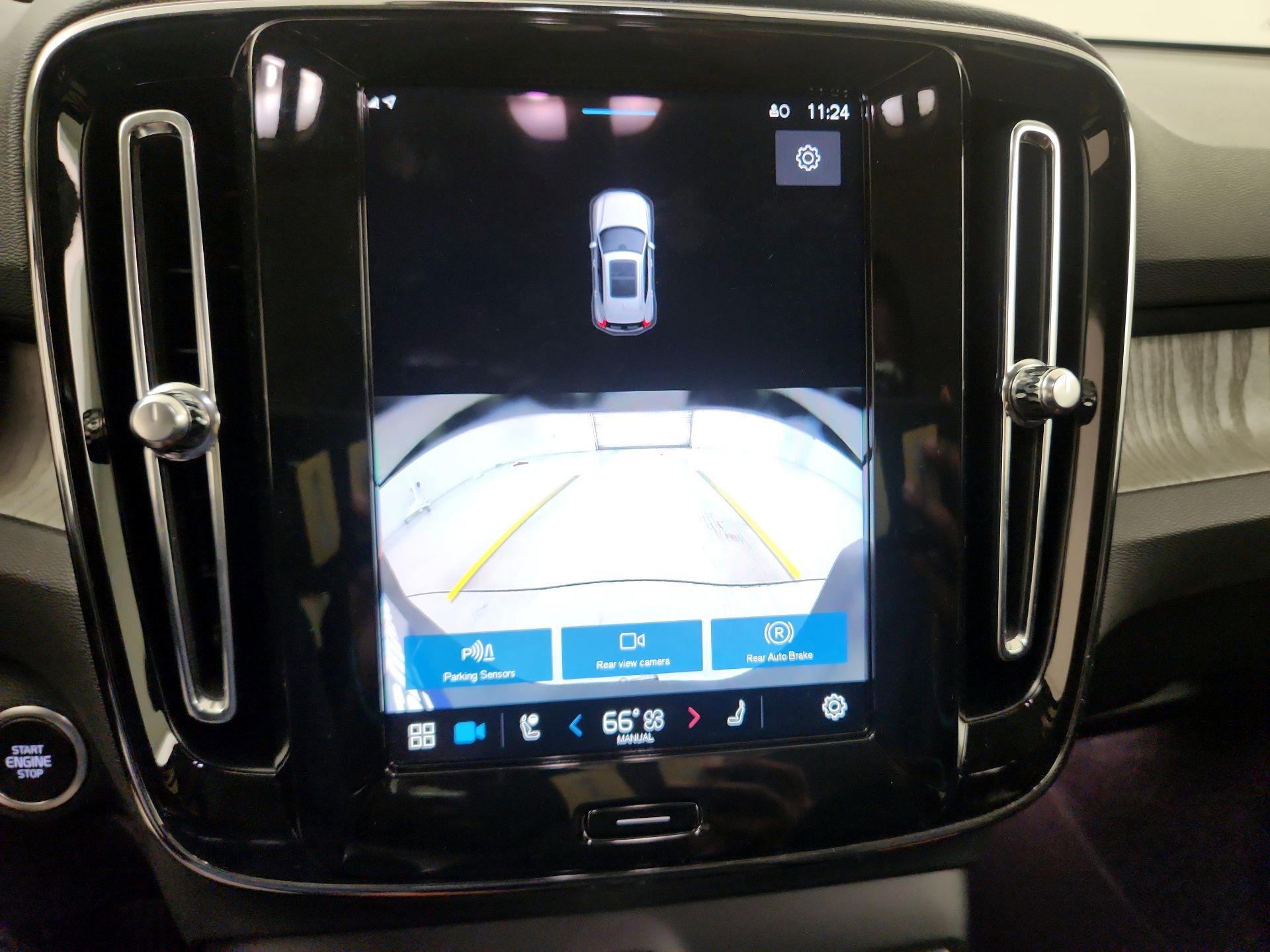 Thumbnail: 2025 Volvo XC40 - 14