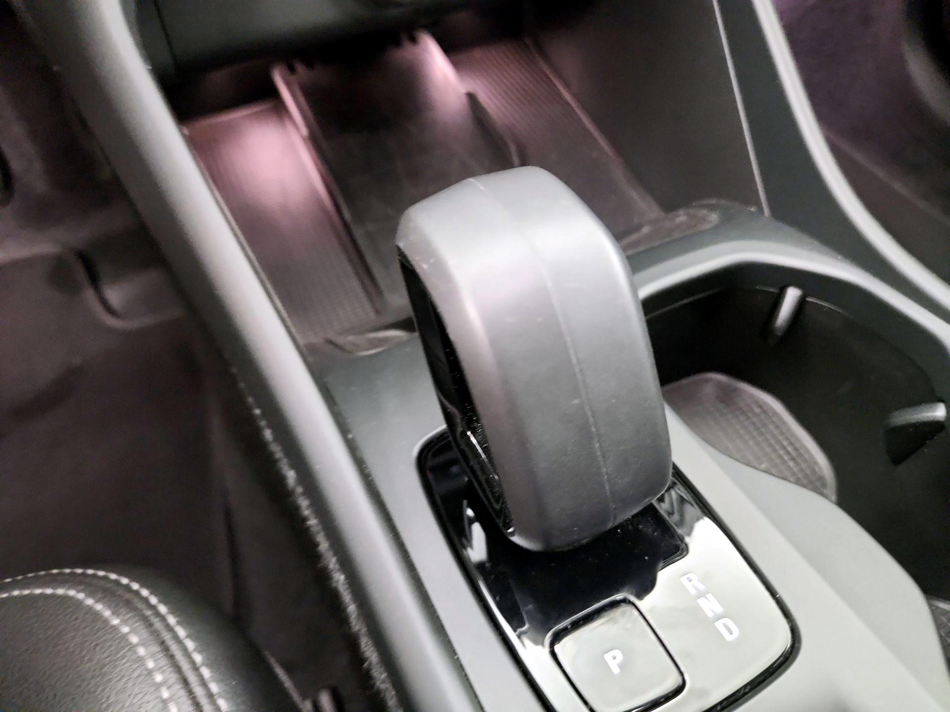 Thumbnail: 2025 Volvo XC40 - 17