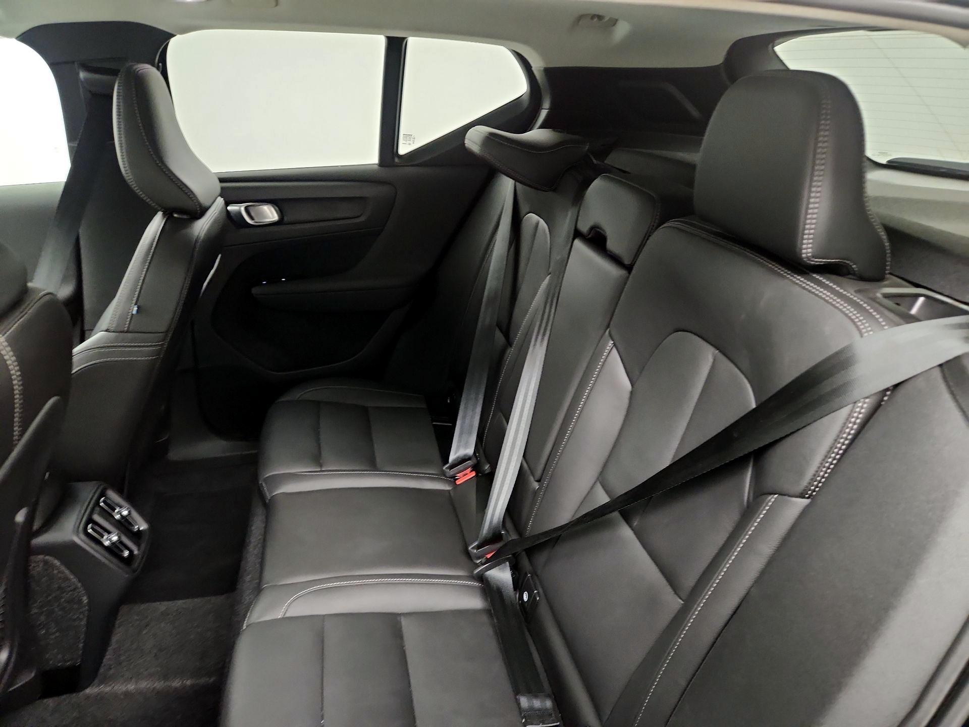 Thumbnail: 2025 Volvo XC40 - 20