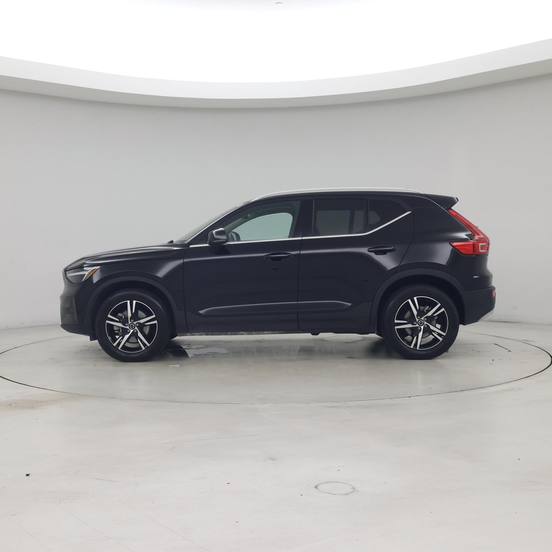 Thumbnail: 2025 Volvo XC40 - 3