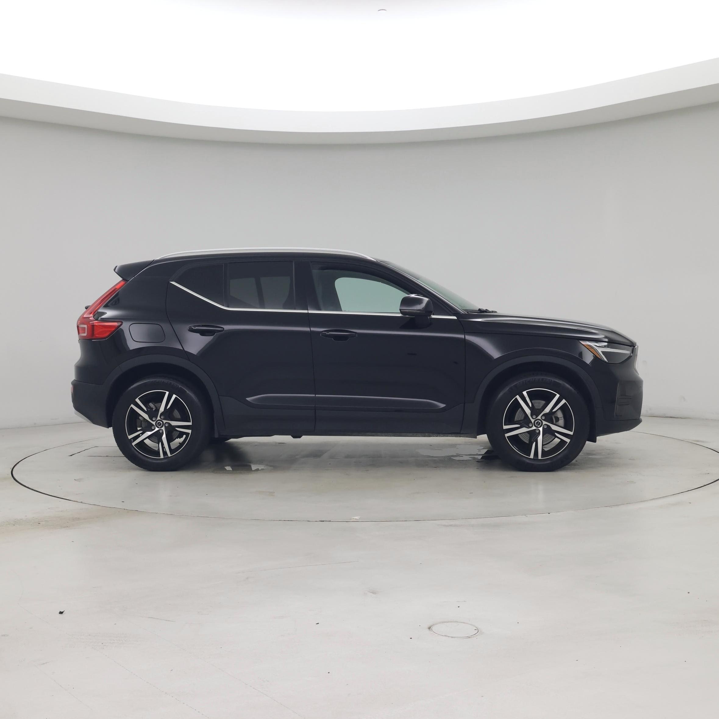 Thumbnail: 2025 Volvo XC40 - 7