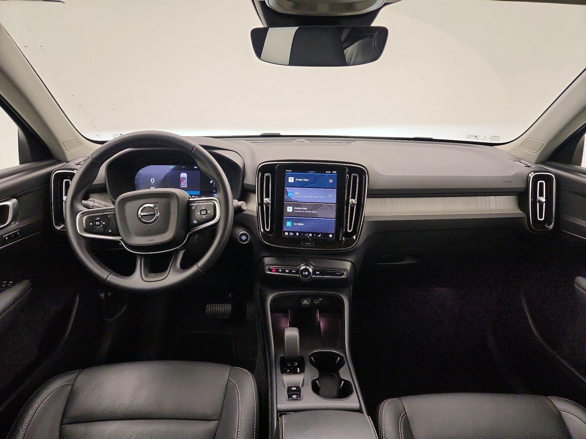 Thumbnail: 2025 Volvo XC40 - 9