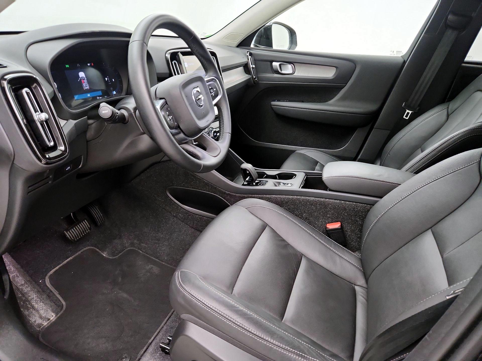 Thumbnail: 2025 Volvo XC40 - 11