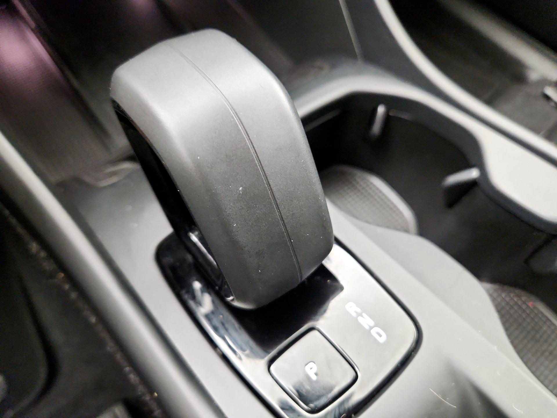 Thumbnail: 2025 Volvo XC40 - 15