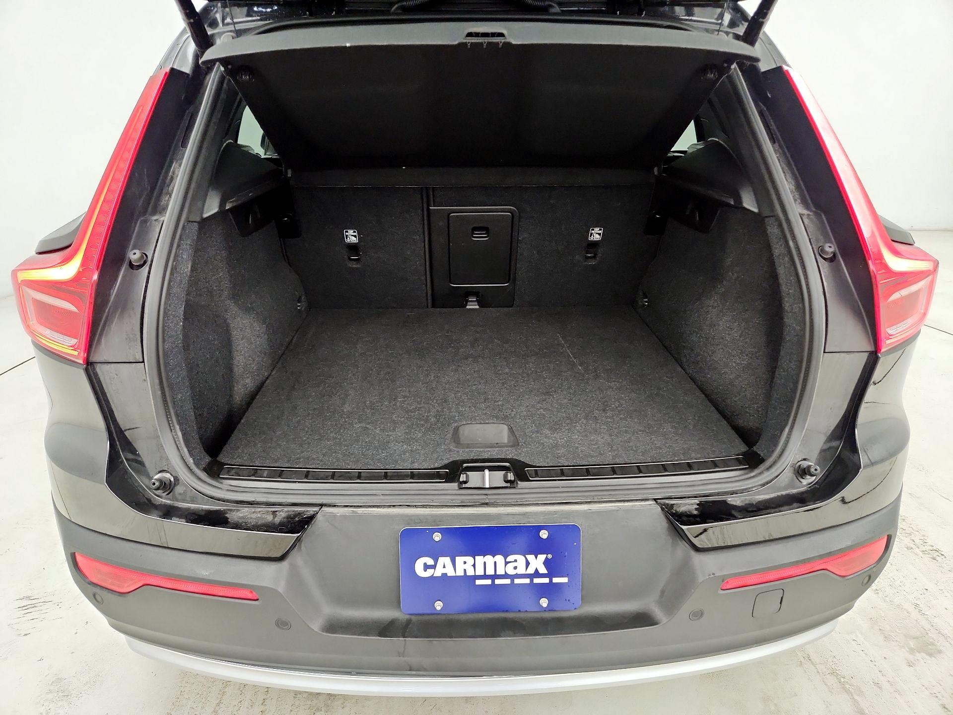 Thumbnail: 2025 Volvo XC40 - 16