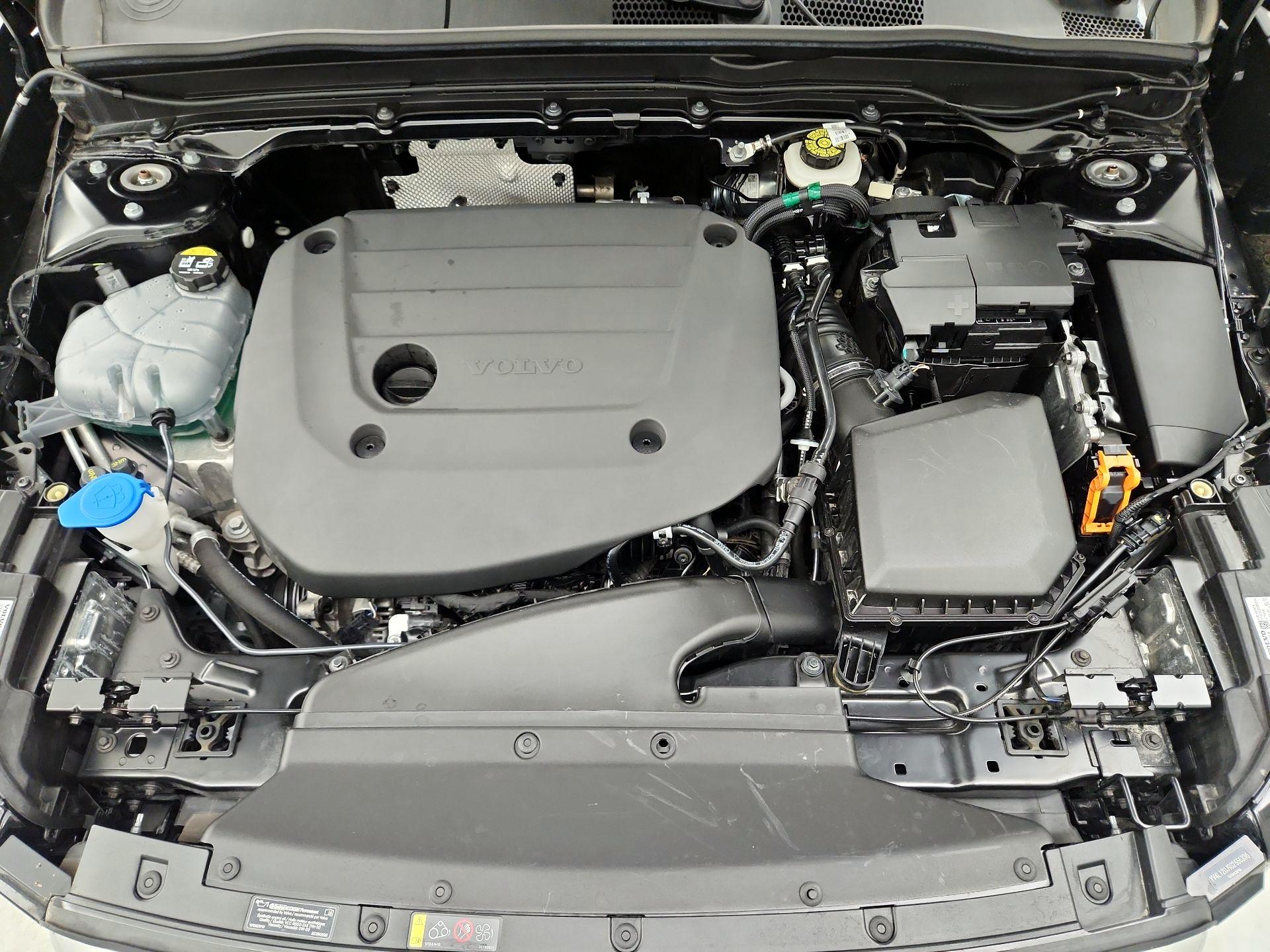 Thumbnail: 2025 Volvo XC40 - 17