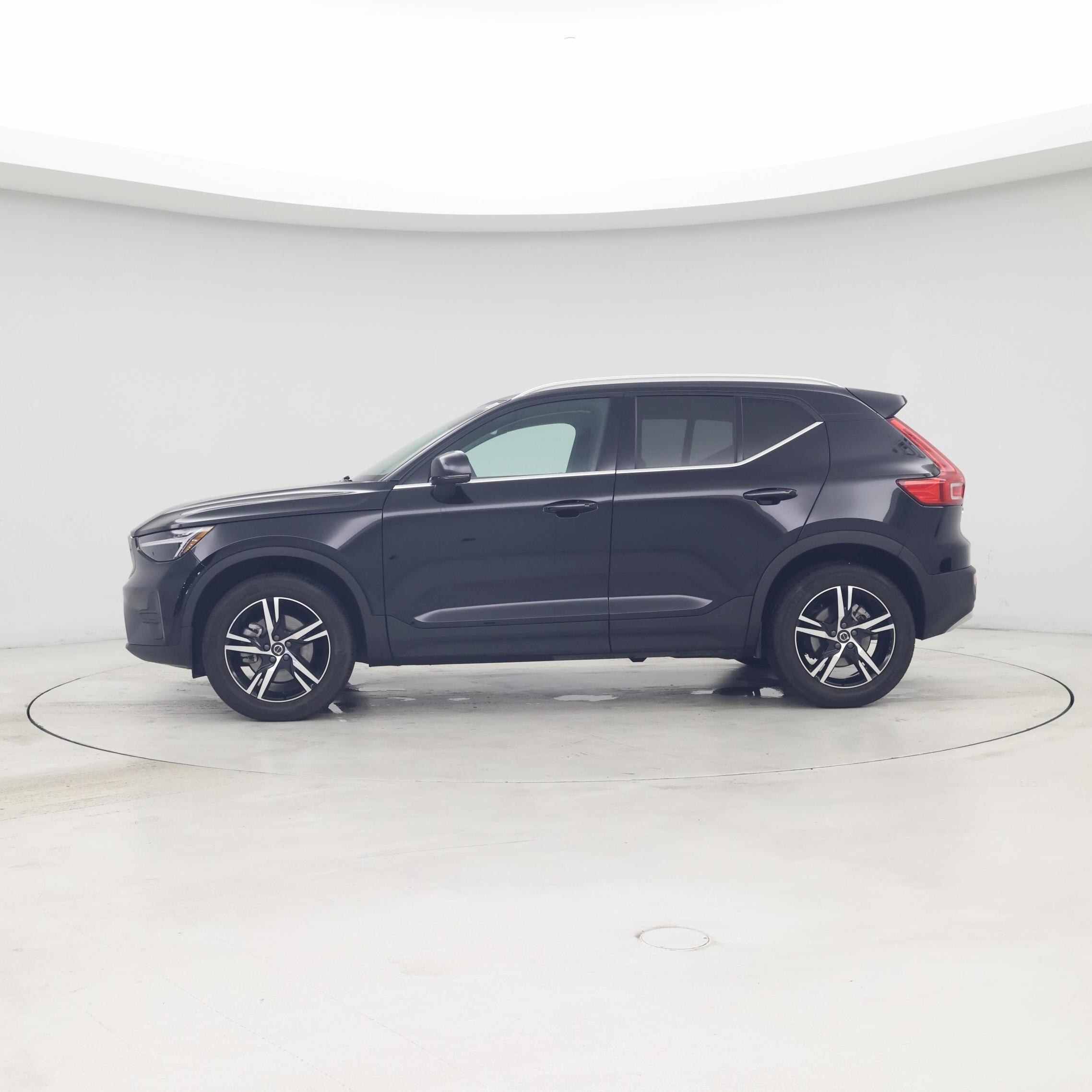 Thumbnail: 2025 Volvo XC40 - 3
