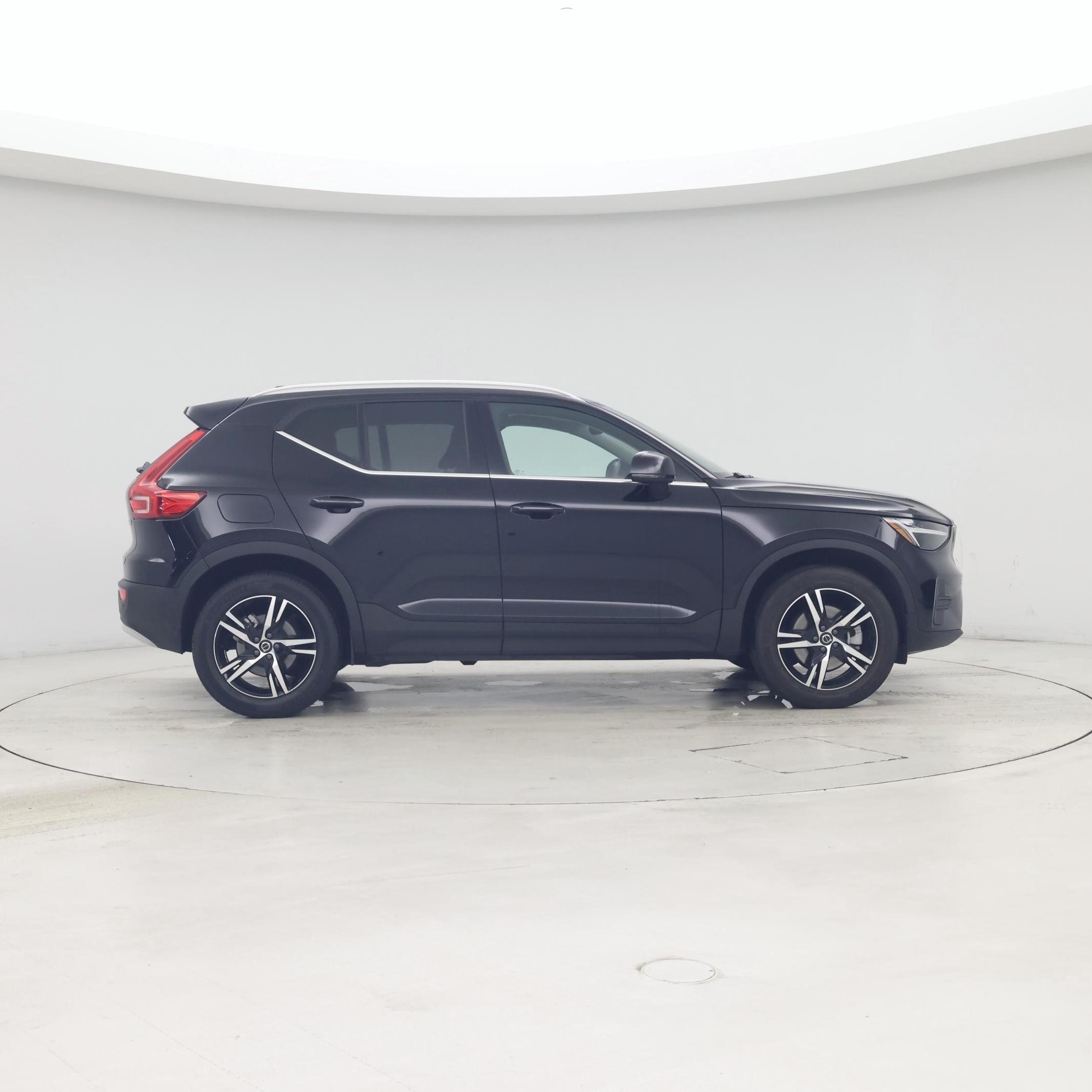 Thumbnail: 2025 Volvo XC40 - 7