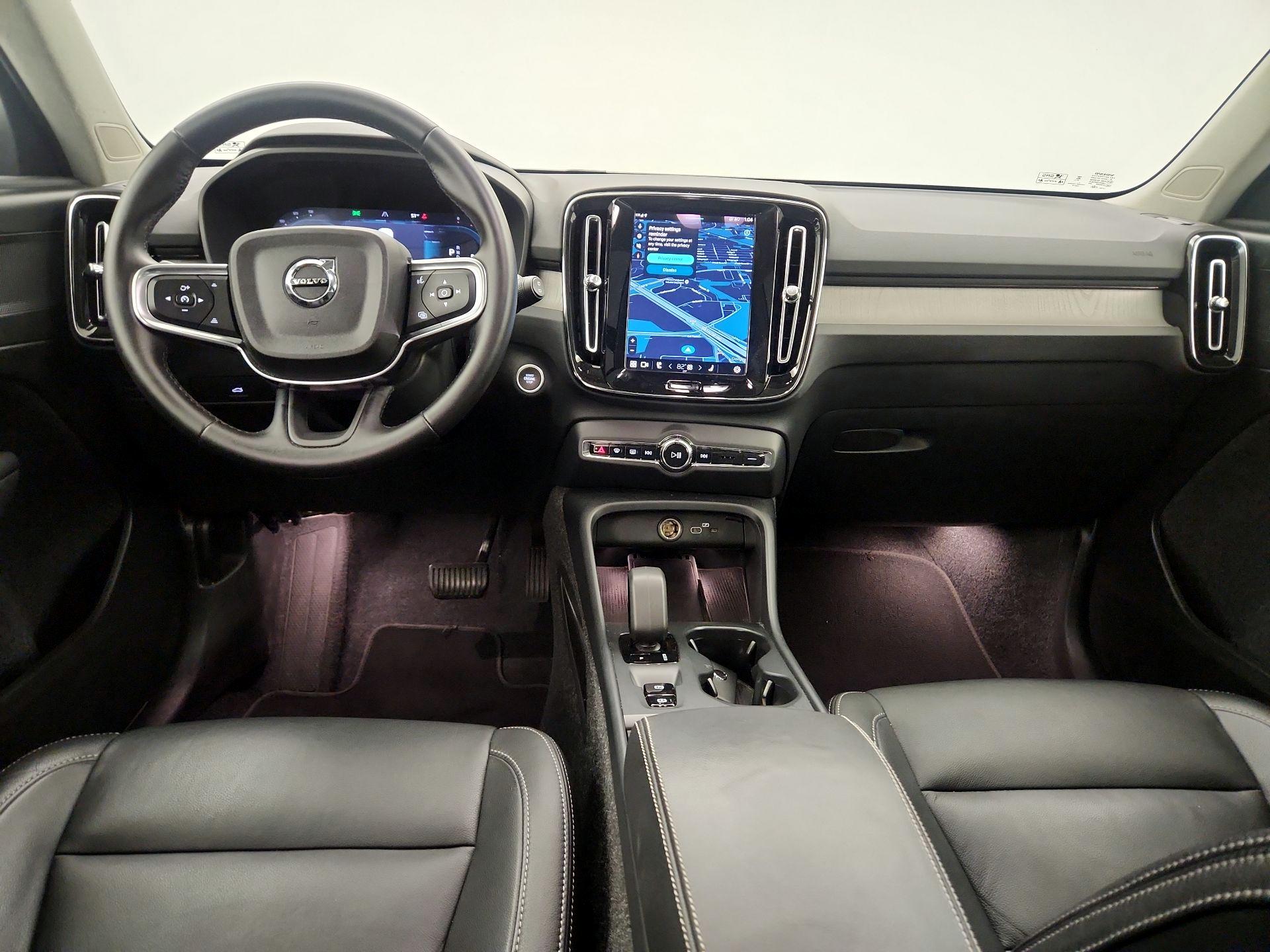 Thumbnail: 2025 Volvo XC40 - 9