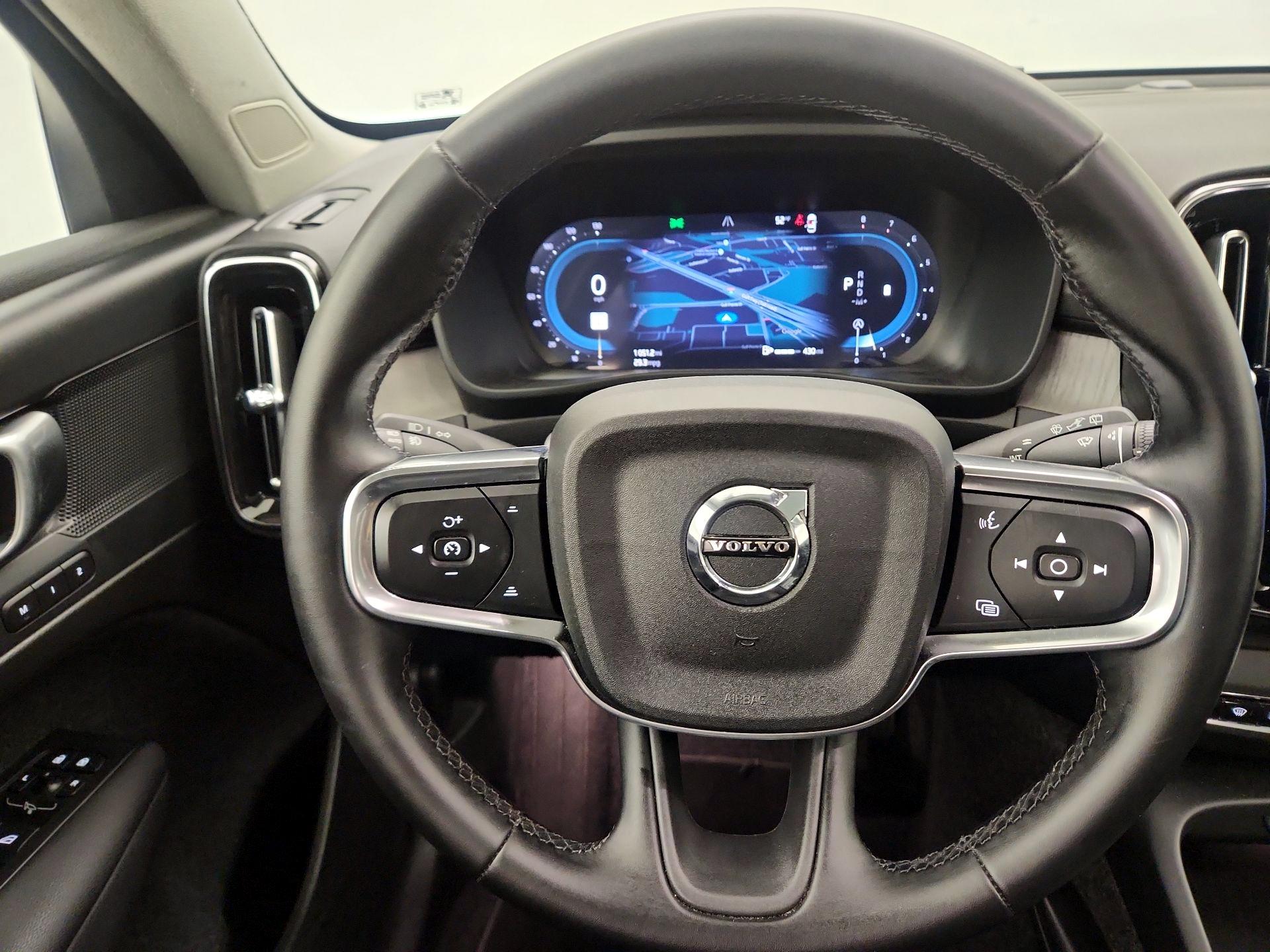 Thumbnail: 2025 Volvo XC40 - 10