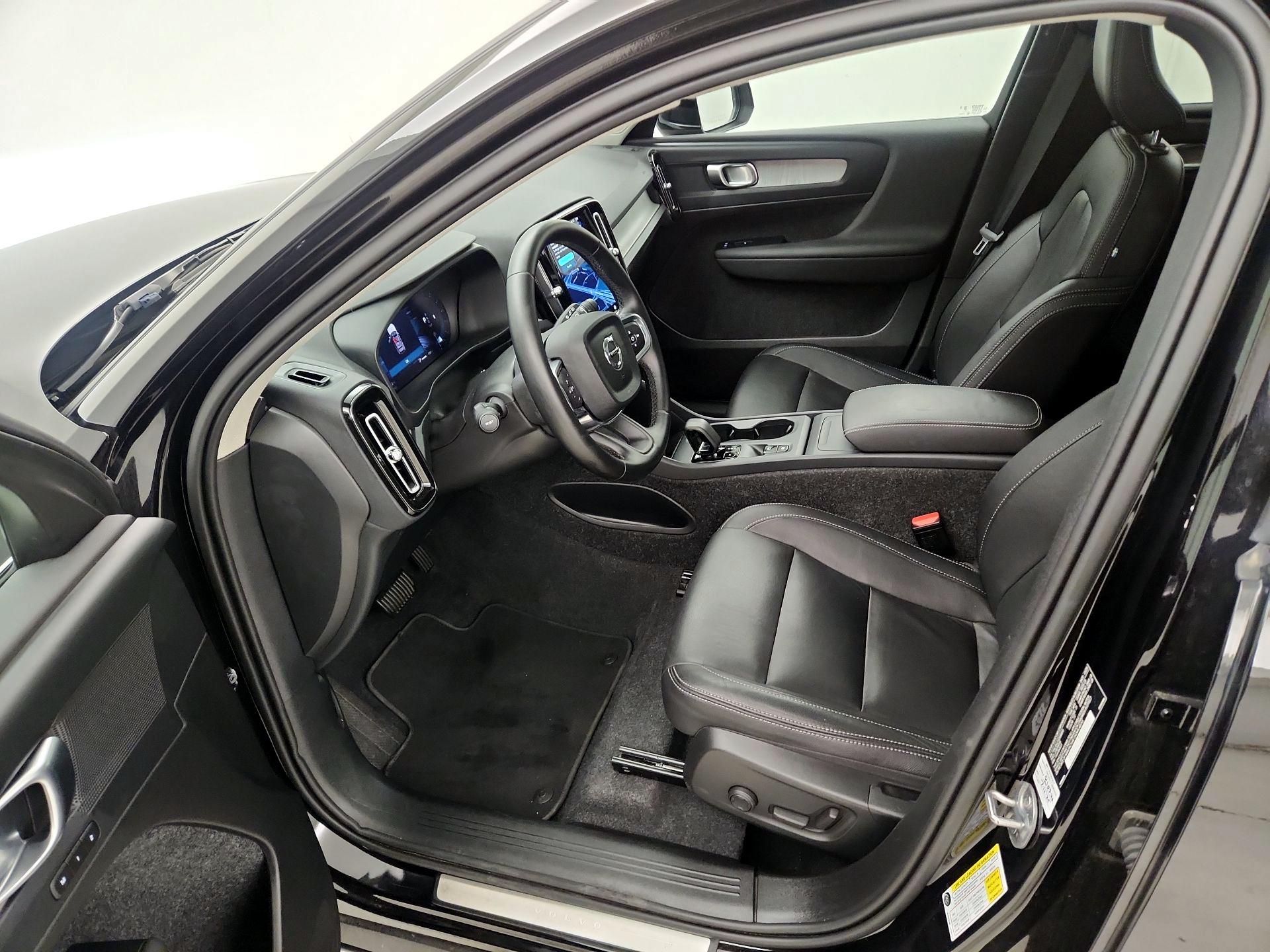 Thumbnail: 2025 Volvo XC40 - 11