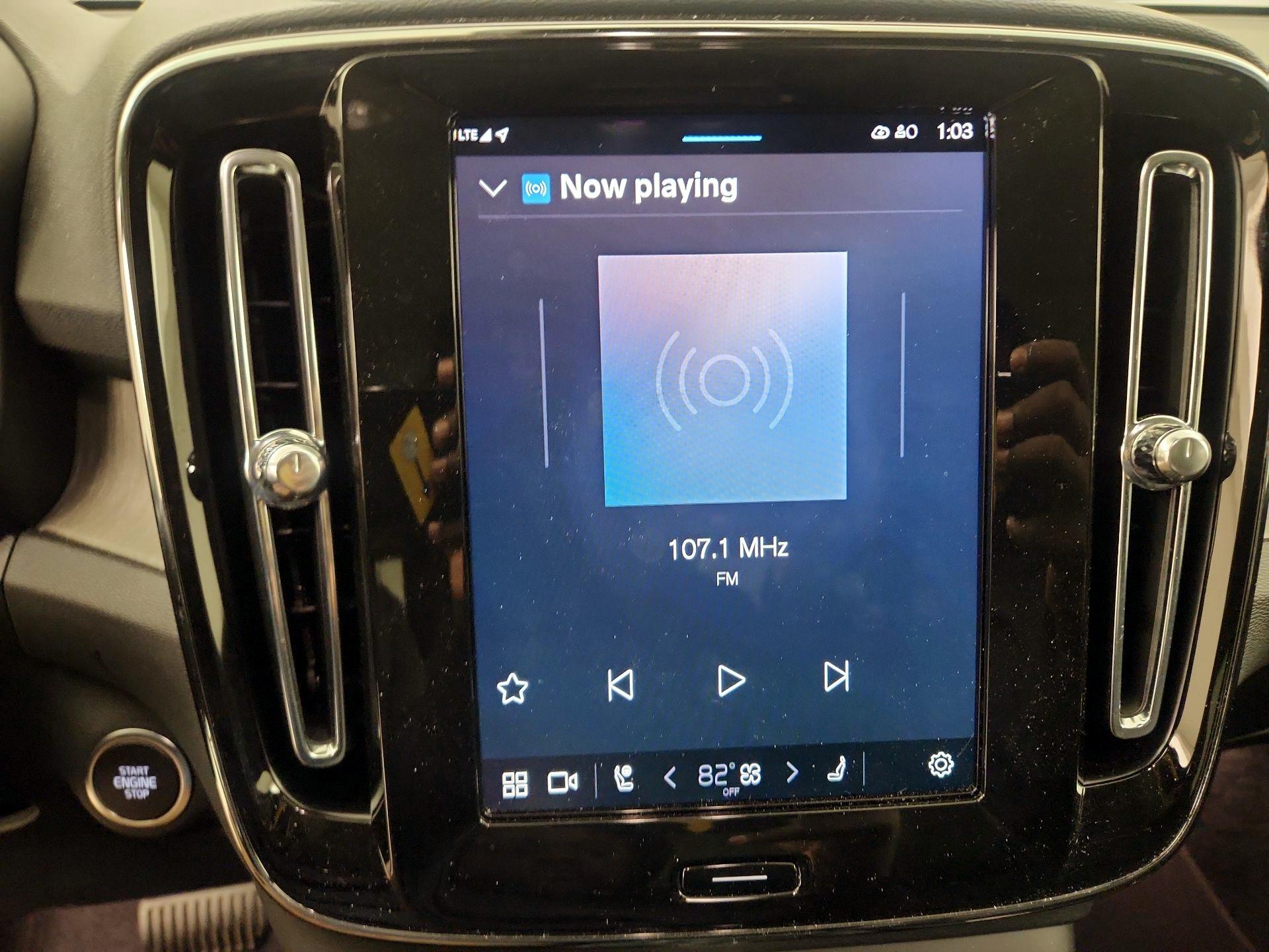 Thumbnail: 2025 Volvo XC40 - 16