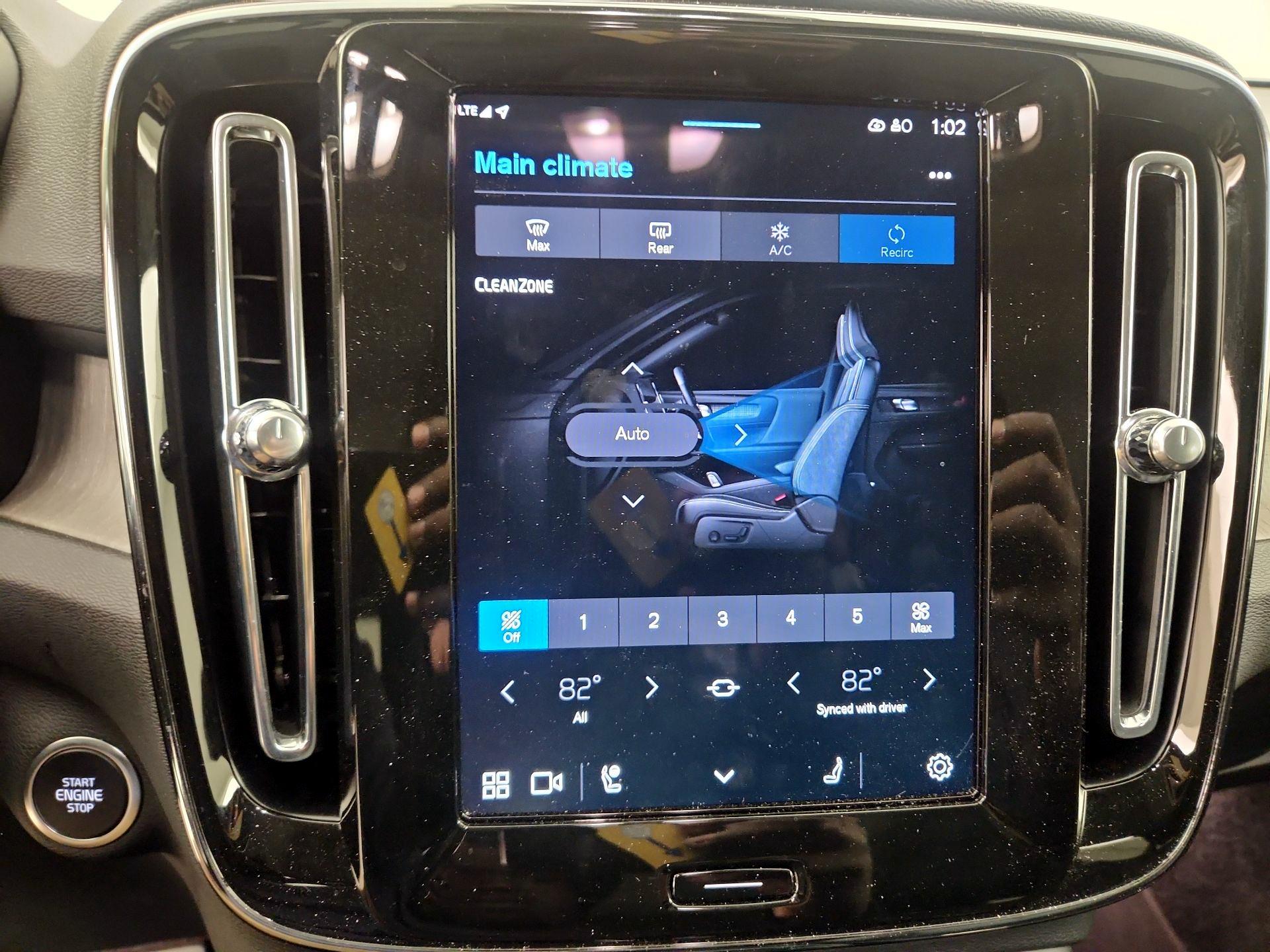 Thumbnail: 2025 Volvo XC40 - 17