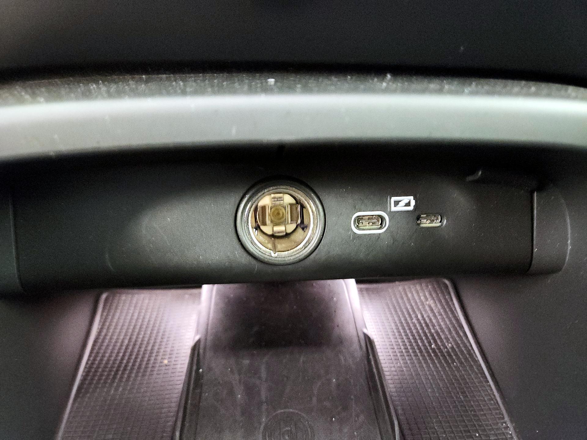 Thumbnail: 2025 Volvo XC40 - 19