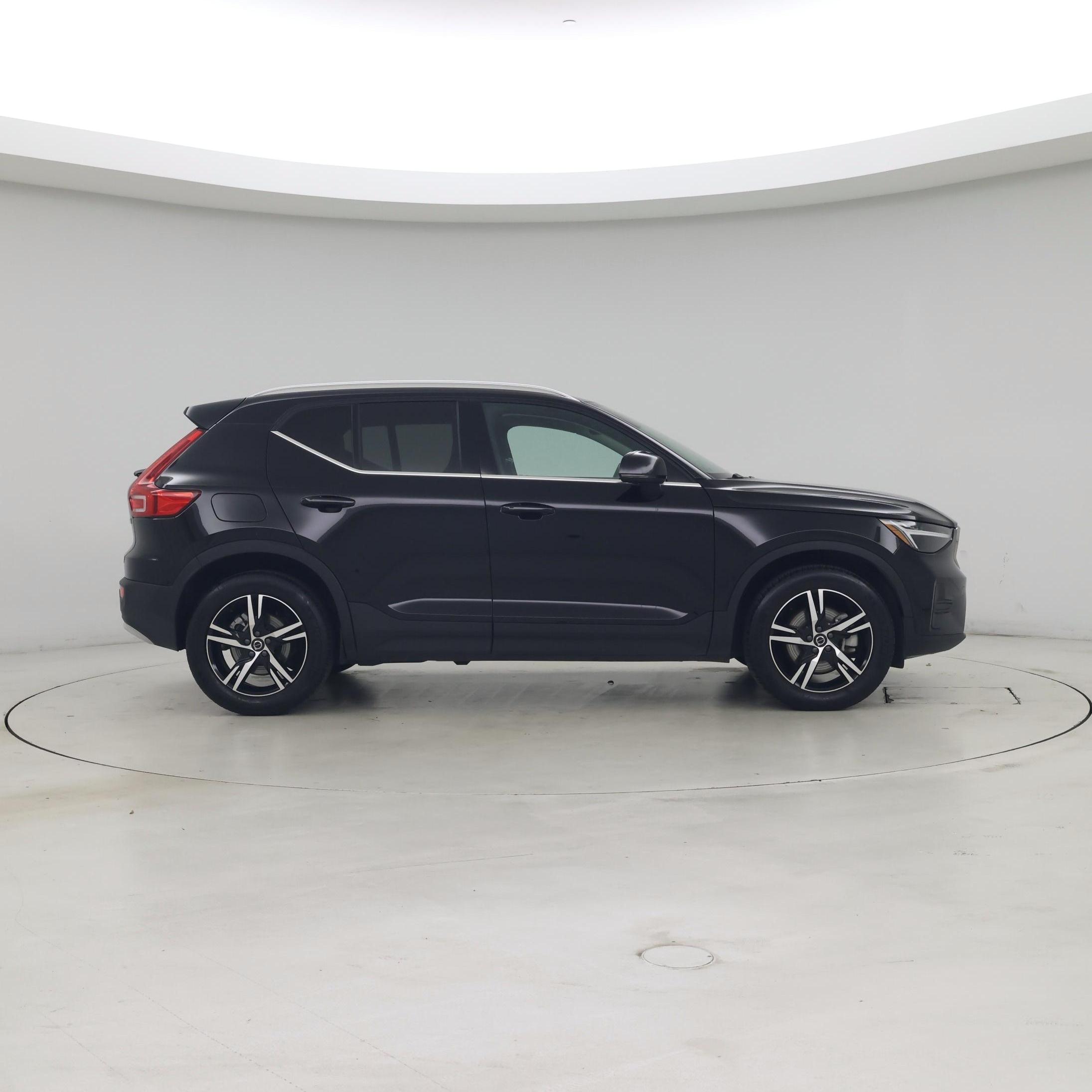 Thumbnail: 2025 Volvo XC40 - 7