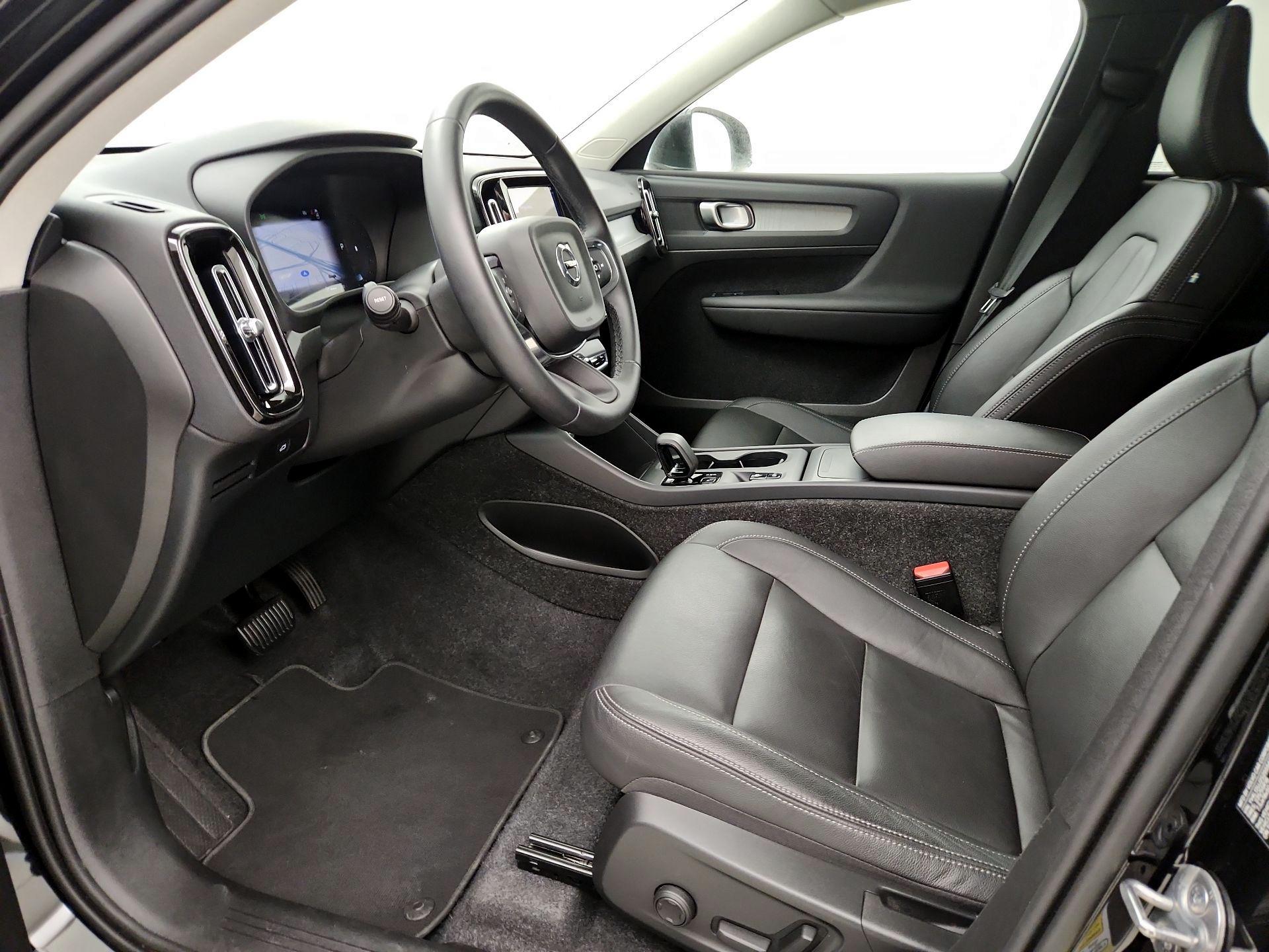 Thumbnail: 2025 Volvo XC40 - 11