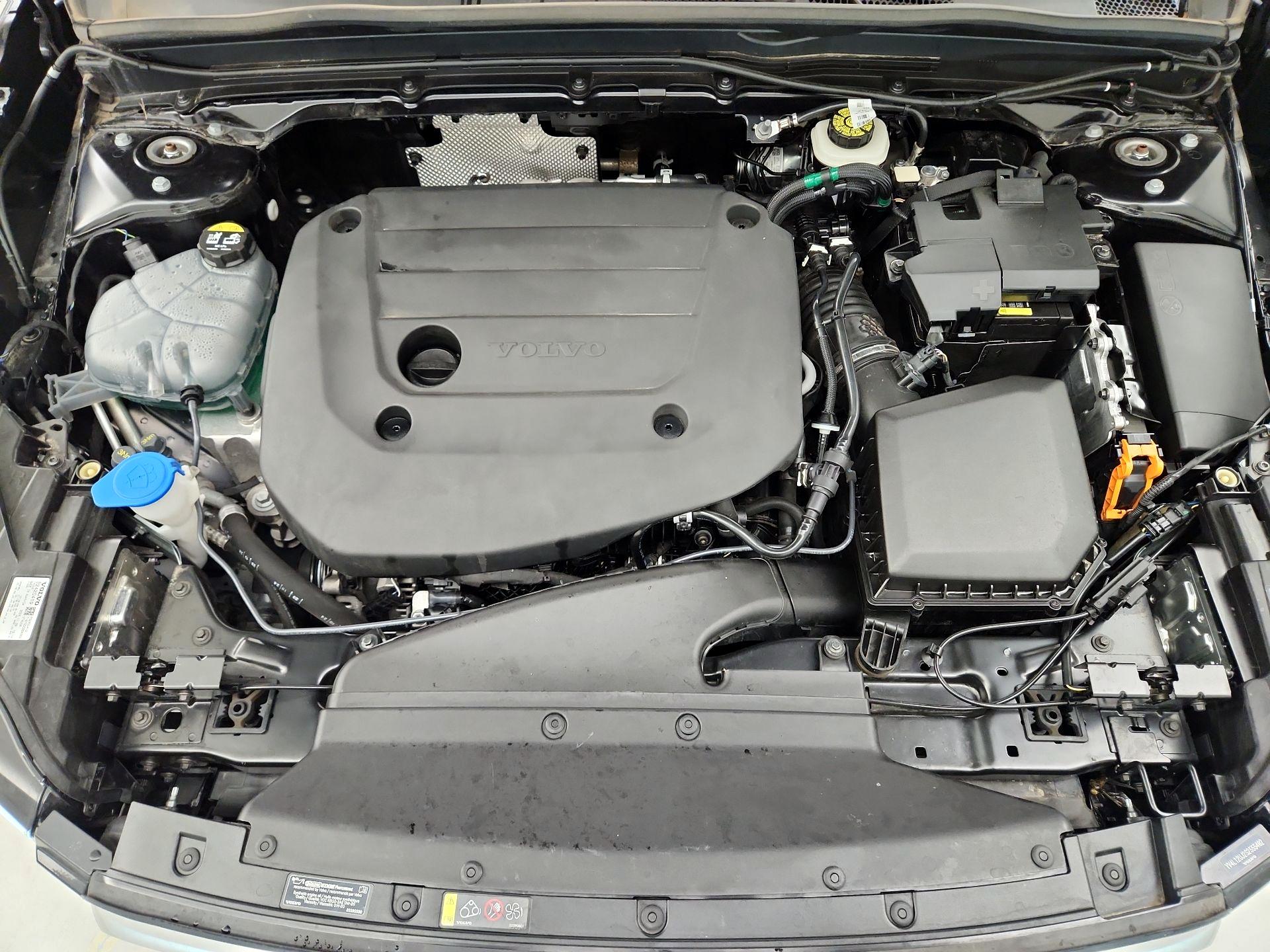 Thumbnail: 2025 Volvo XC40 - 17