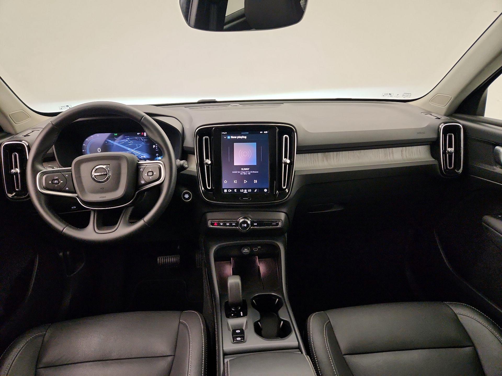 Thumbnail: 2025 Volvo XC40 - 9