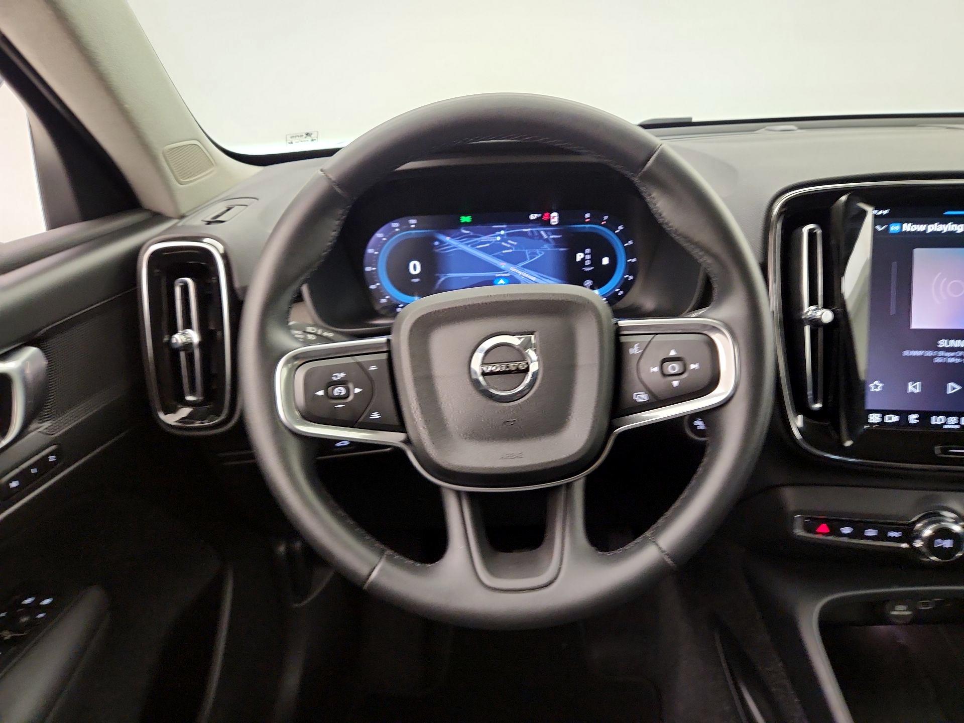 Thumbnail: 2025 Volvo XC40 - 10