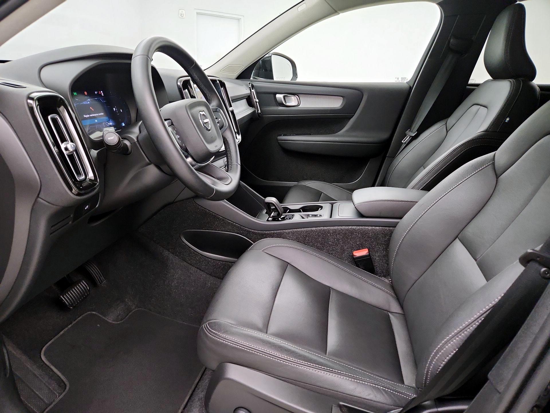 Thumbnail: 2025 Volvo XC40 - 11