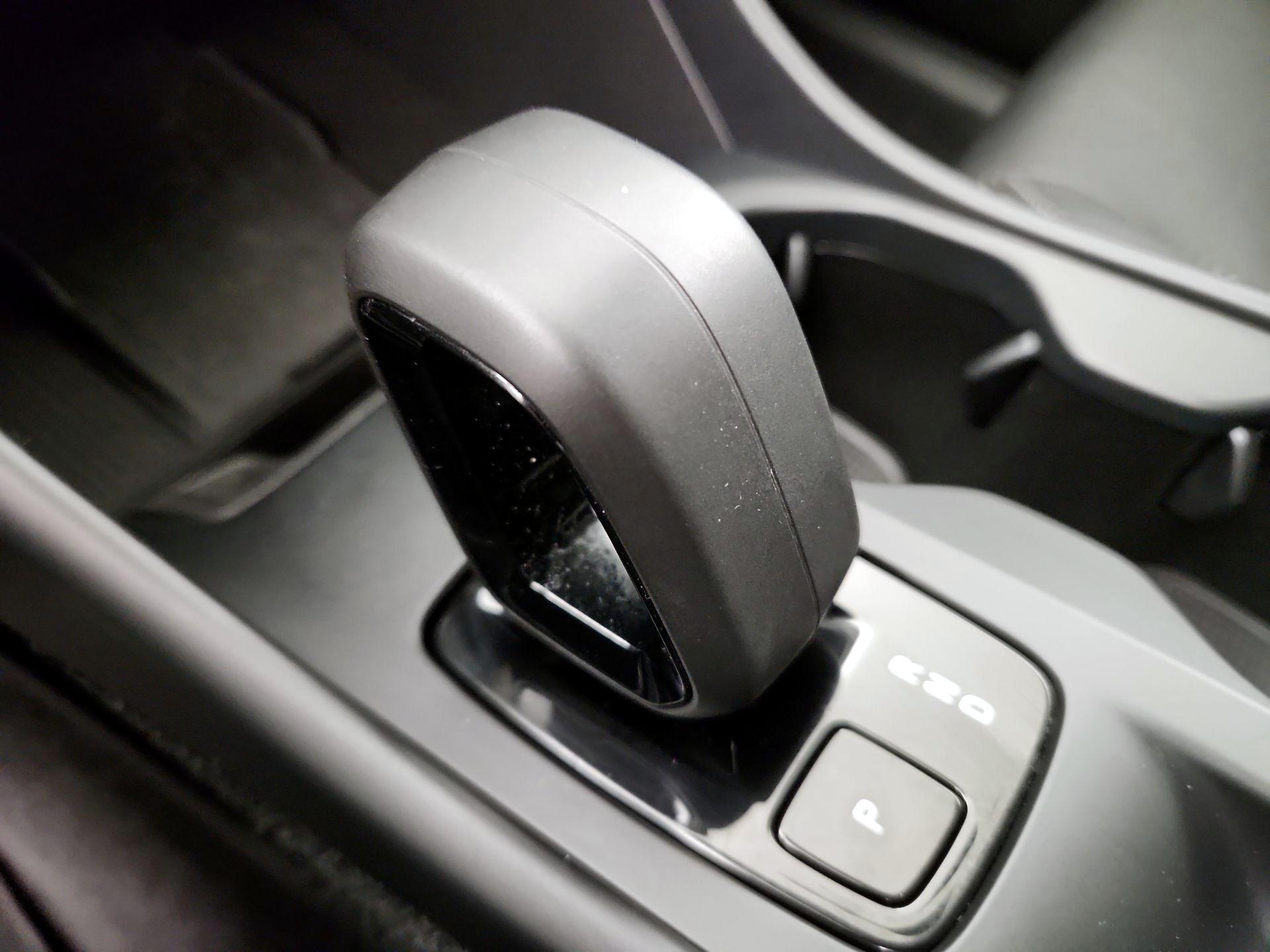 Thumbnail: 2025 Volvo XC40 - 15