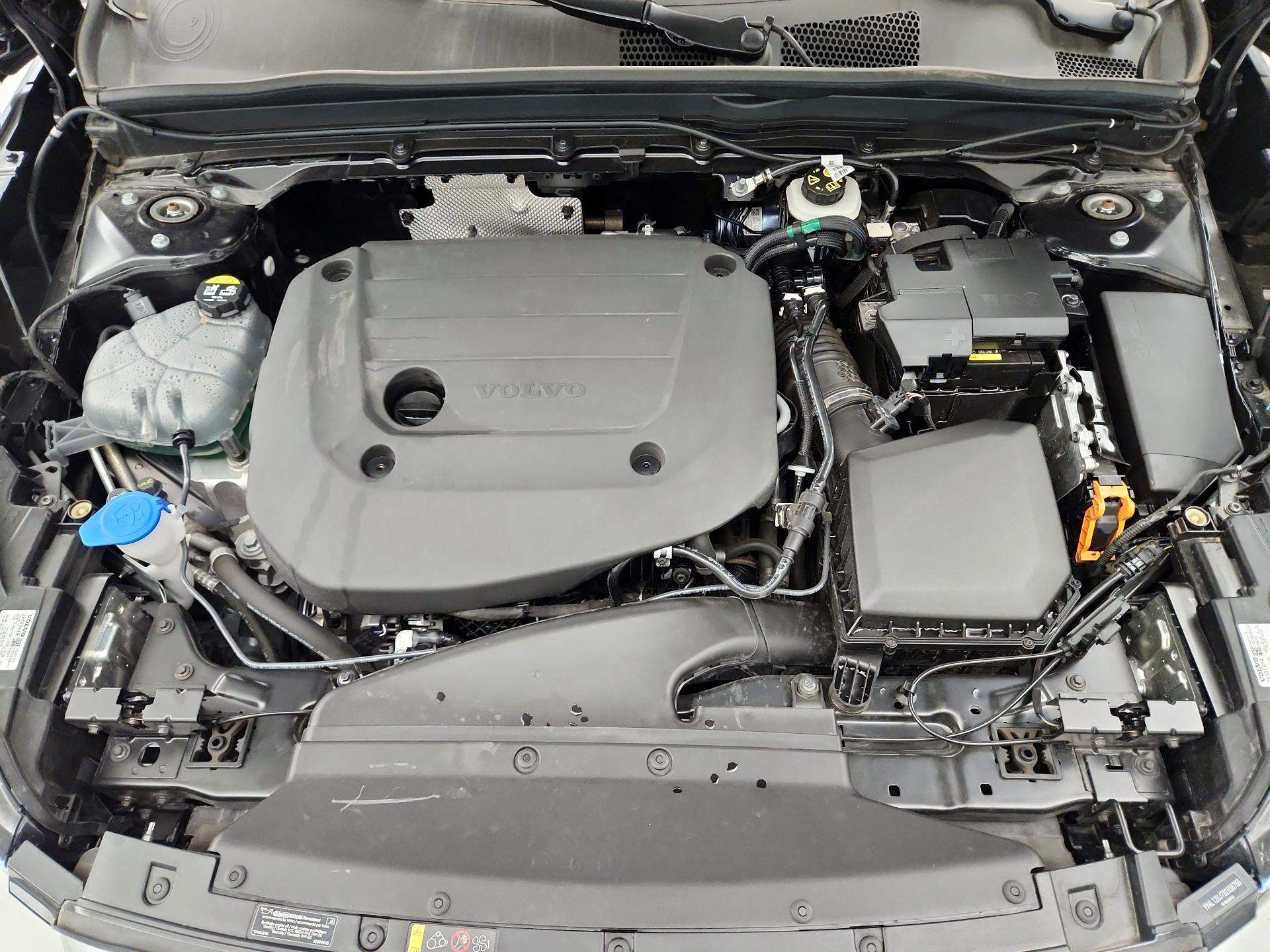 Thumbnail: 2025 Volvo XC40 - 17