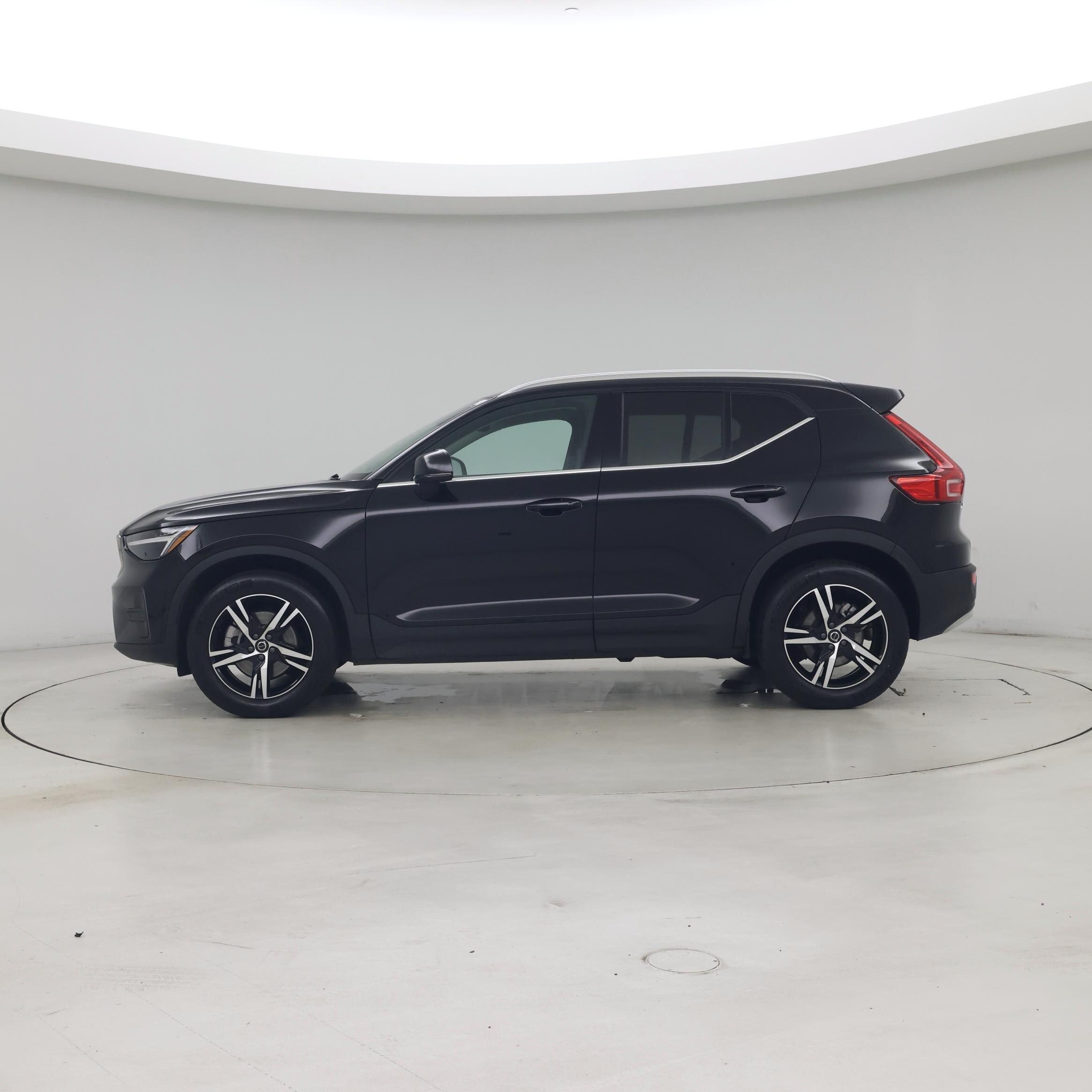 Thumbnail: 2025 Volvo XC40 - 3