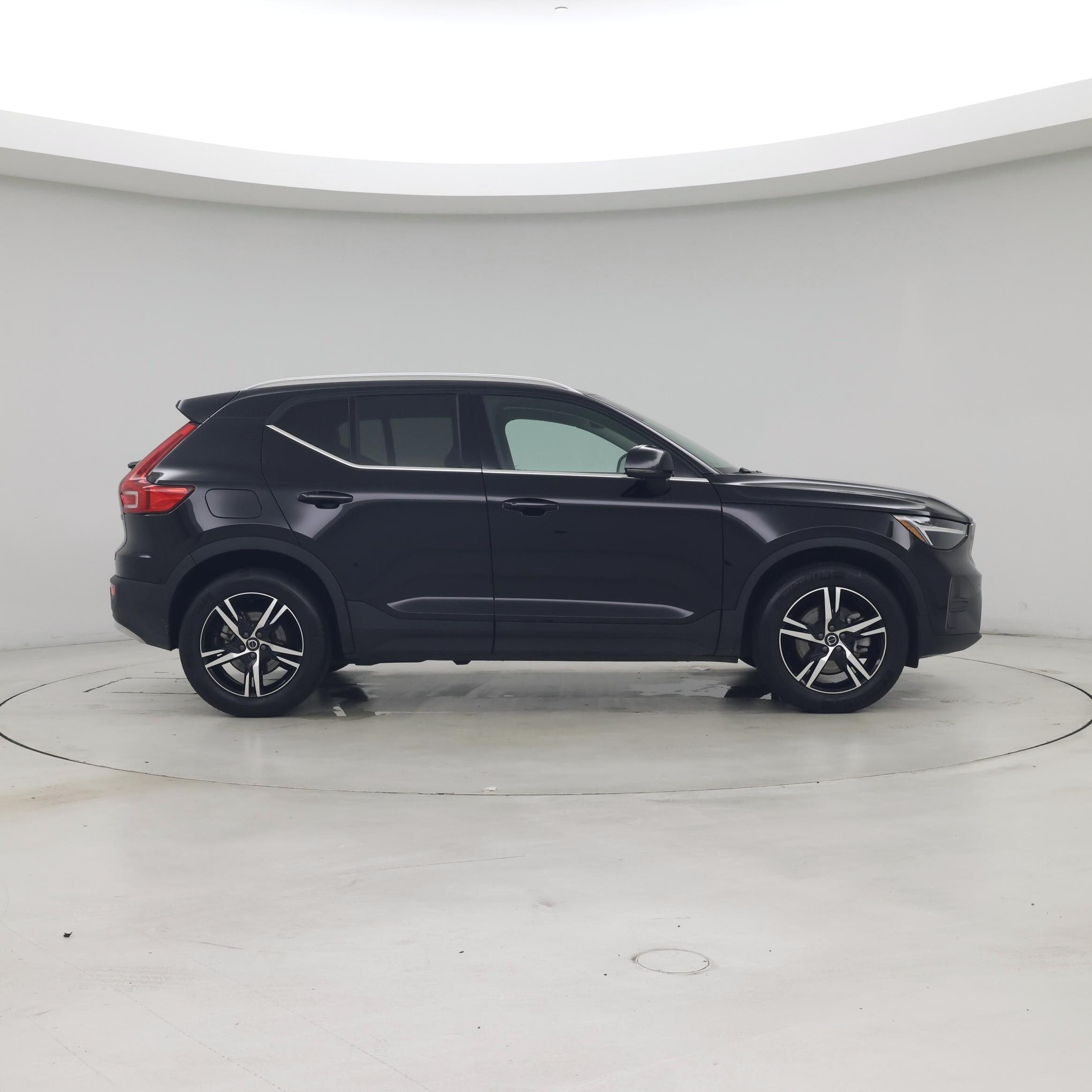 Thumbnail: 2025 Volvo XC40 - 7