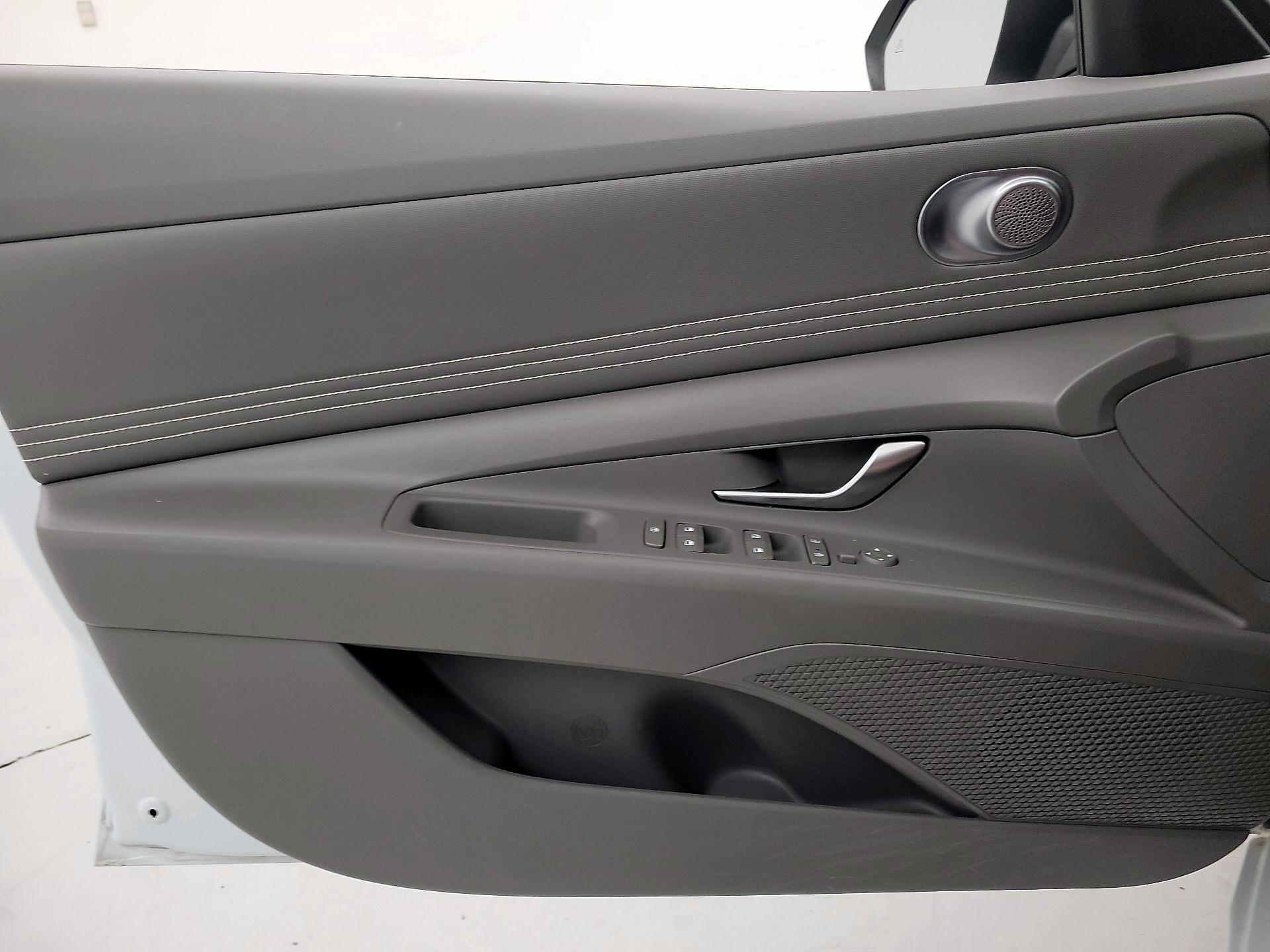 Thumbnail: 2022 Hyundai Elantra - 12