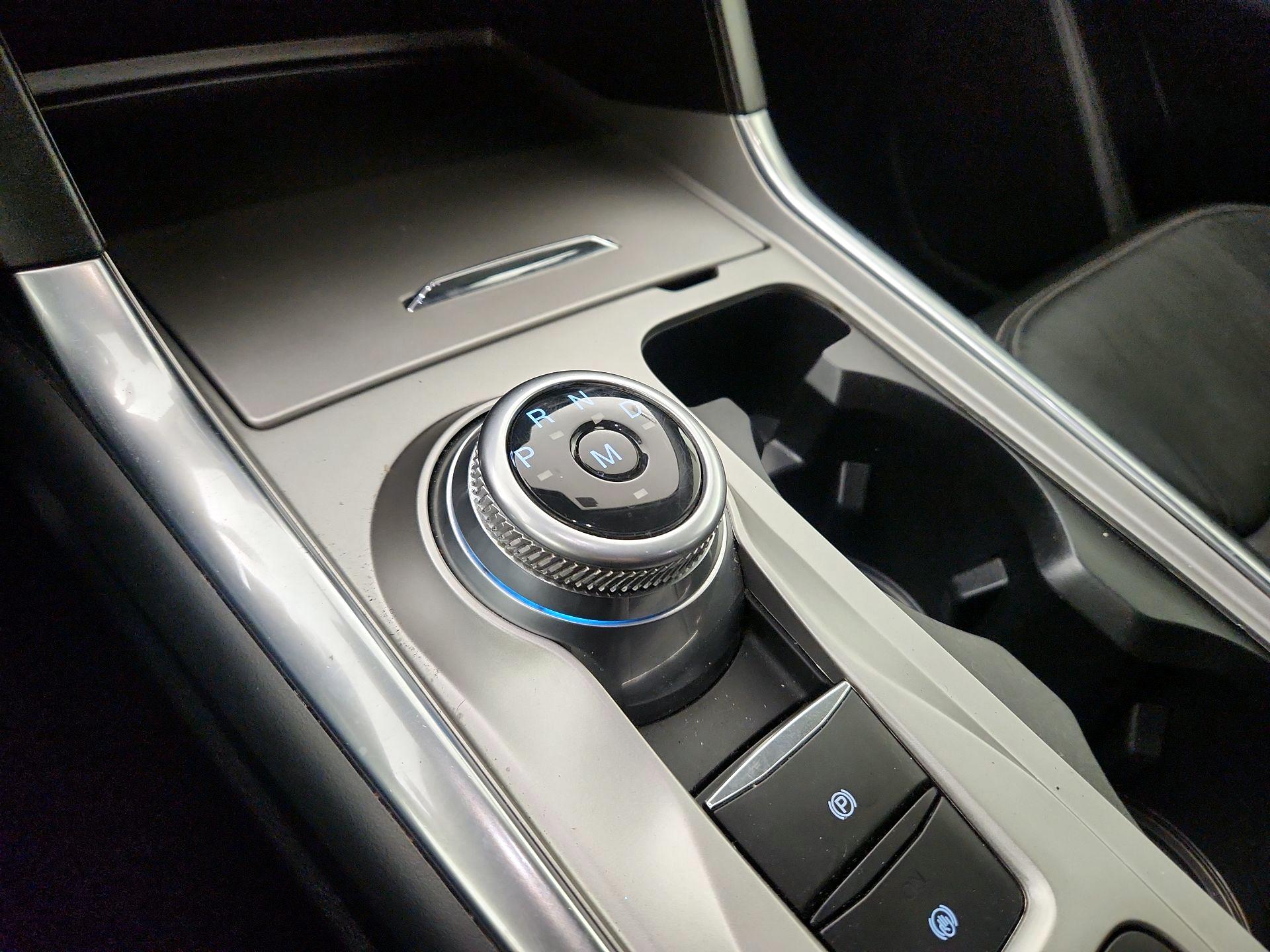 Thumbnail: 2020 Ford Explorer - 15