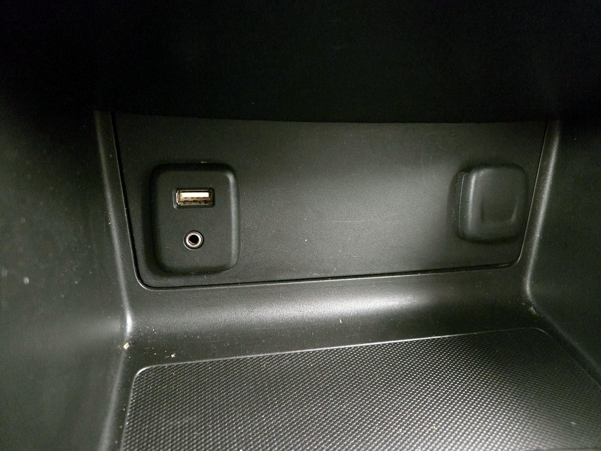 Thumbnail: 2015 Chevrolet Colorado - 18