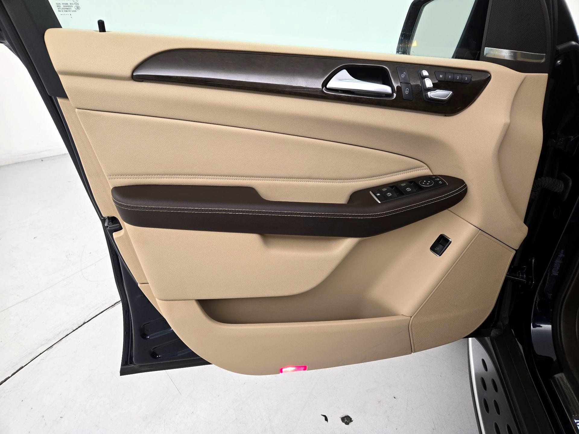 Thumbnail: 2017 Mercedes-Benz GLE - 12