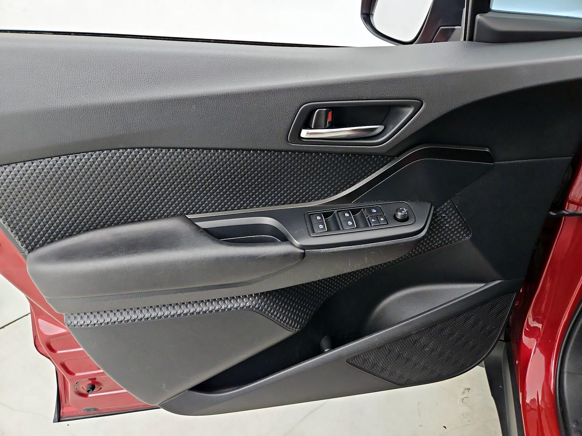 Thumbnail: 2018 Toyota C-HR - 12