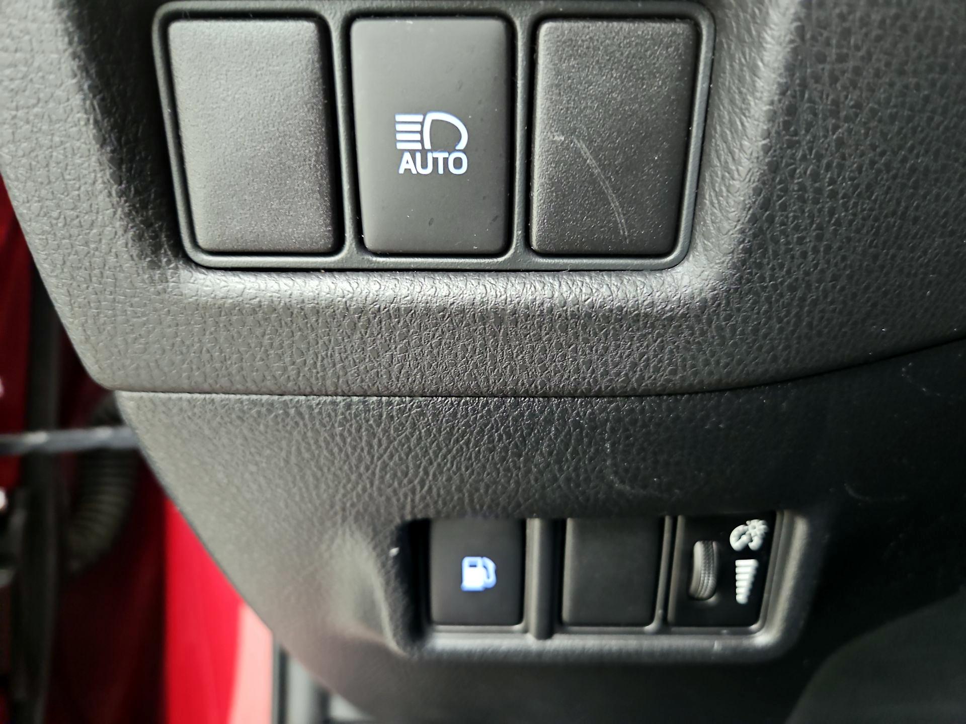 Thumbnail: 2018 Toyota C-HR - 13