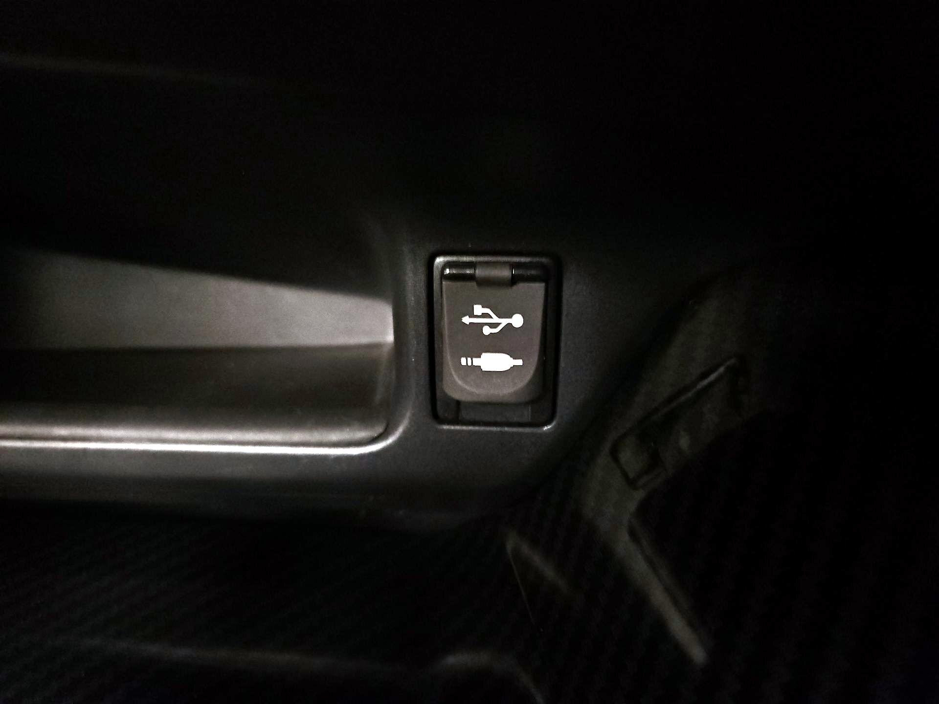 Thumbnail: 2018 Toyota C-HR - 18