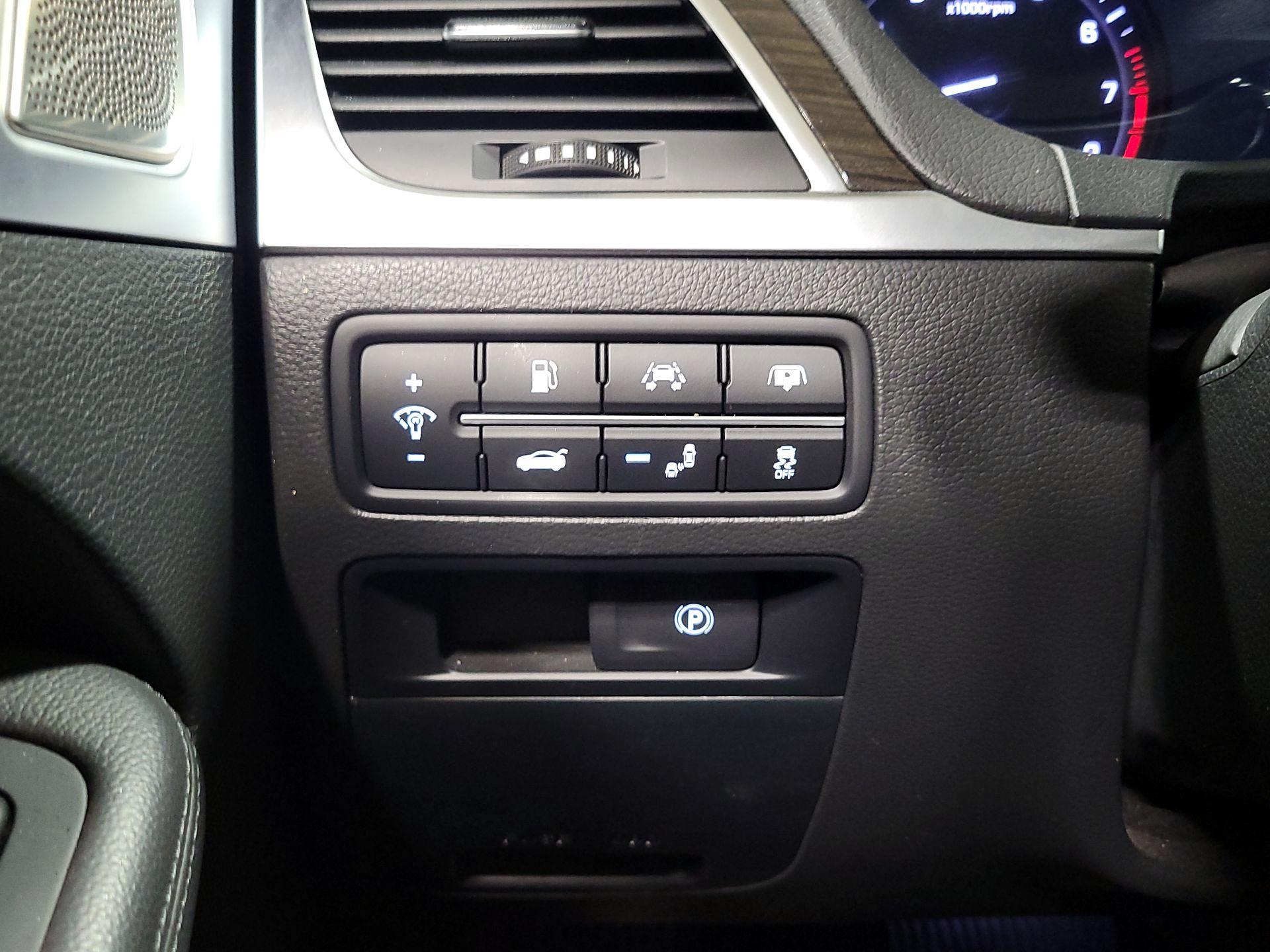 Thumbnail: 2018 Genesis G80 - 13