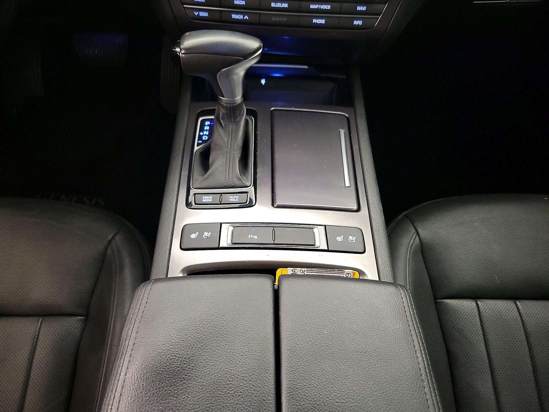 Thumbnail: 2018 Genesis G80 - 18