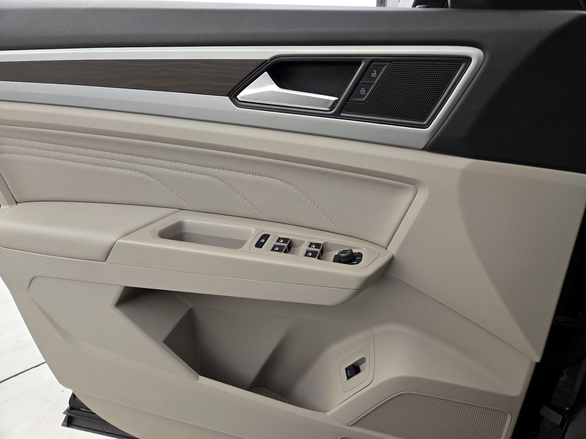 Thumbnail: 2021 Volkswagen Atlas - 12