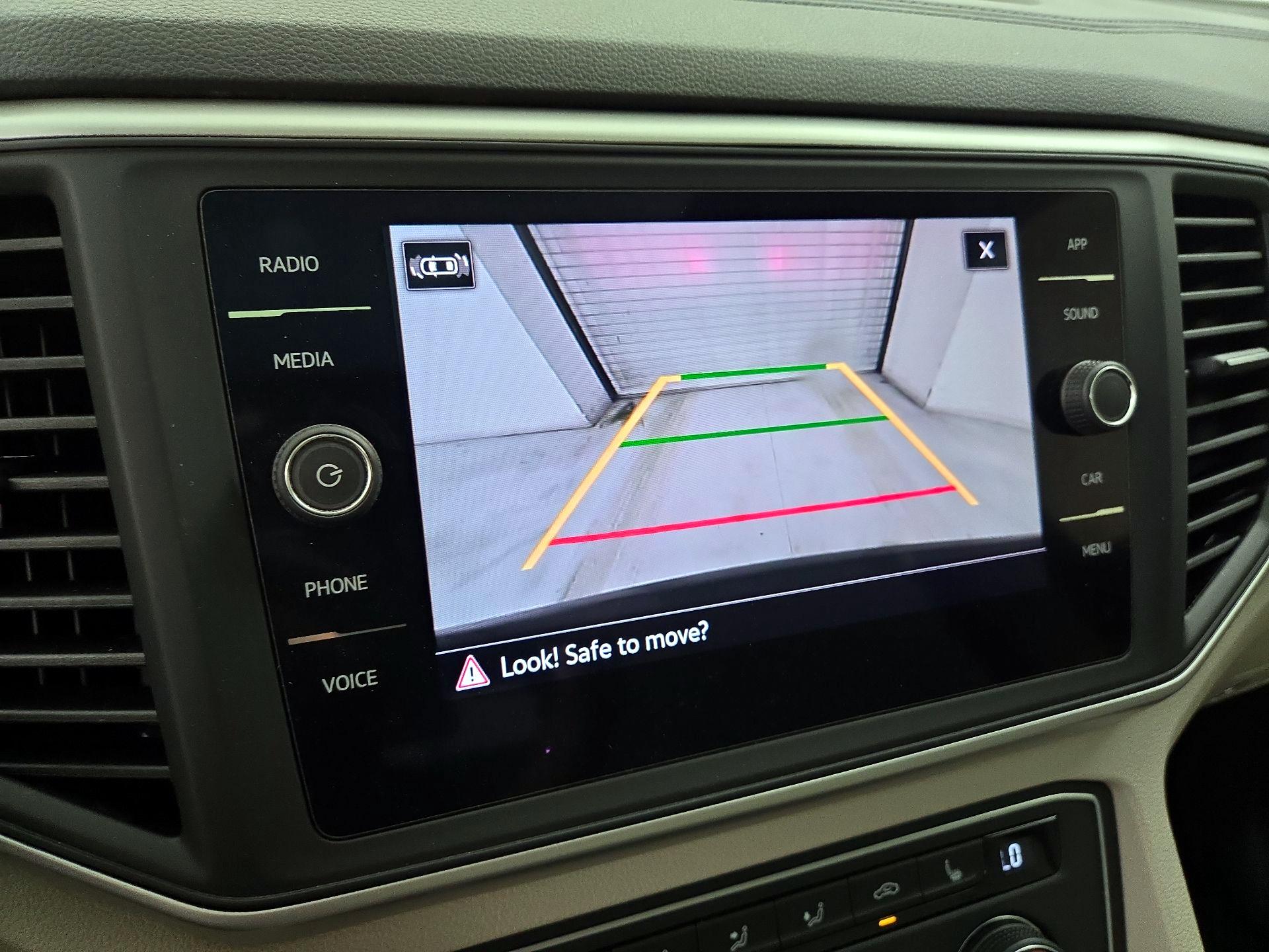 Thumbnail: 2021 Volkswagen Atlas - 14