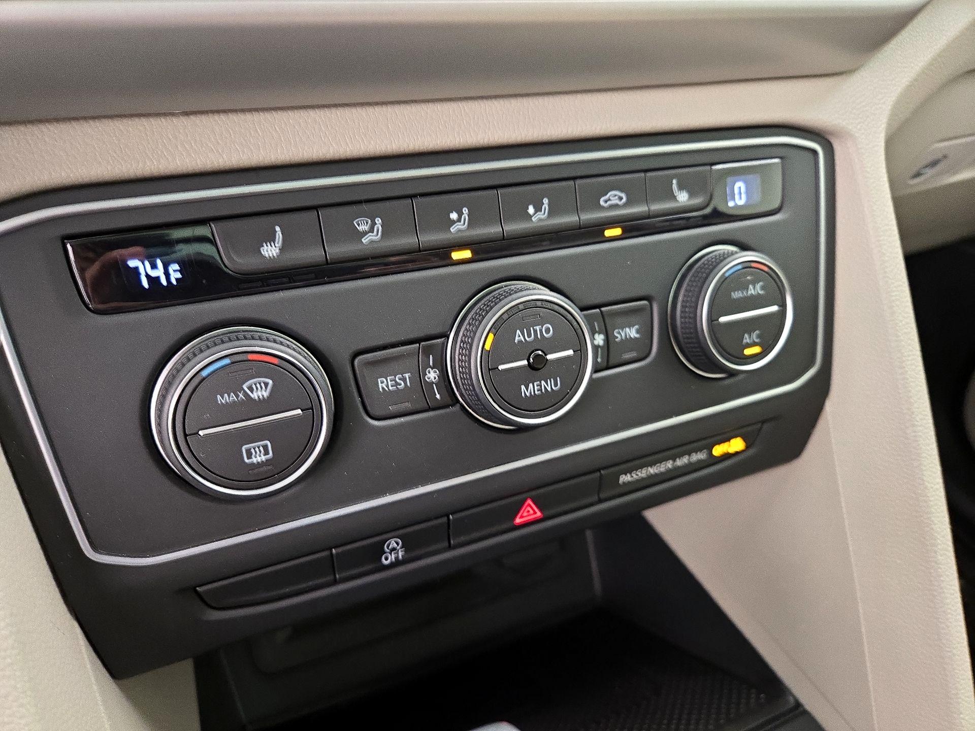 Thumbnail: 2021 Volkswagen Atlas - 16