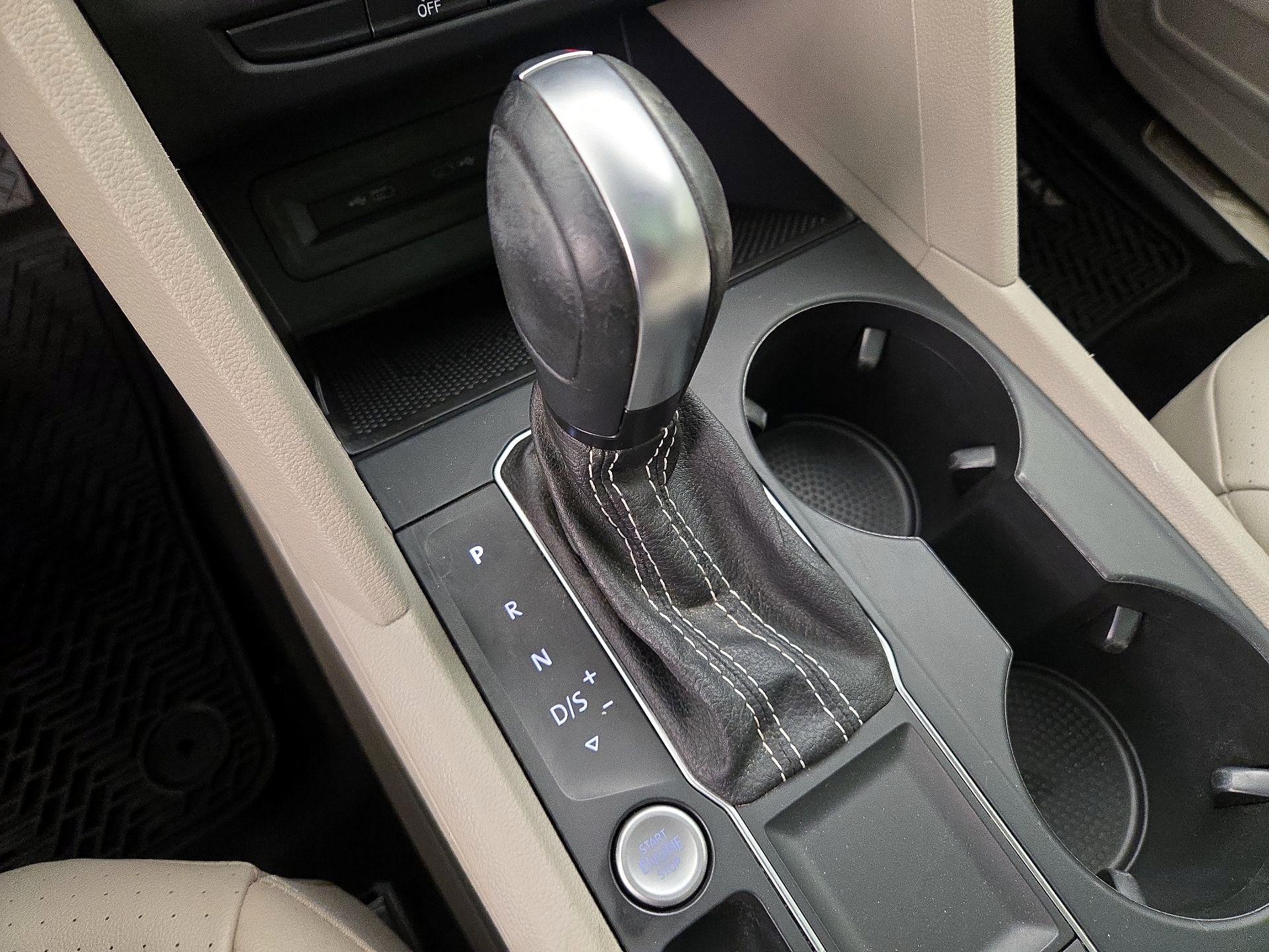 Thumbnail: 2021 Volkswagen Atlas - 17