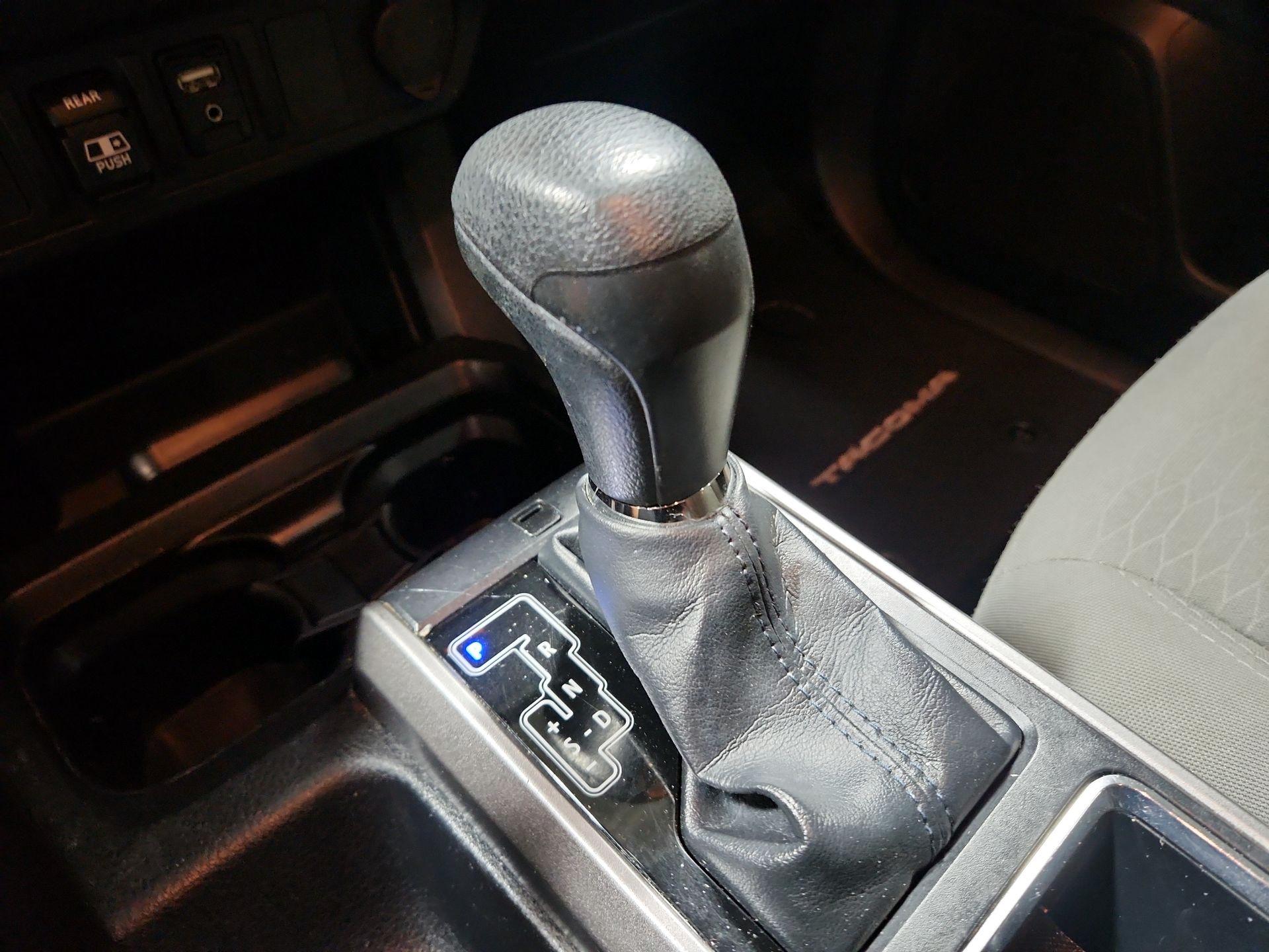 Thumbnail: 2018 Toyota Tacoma - 15