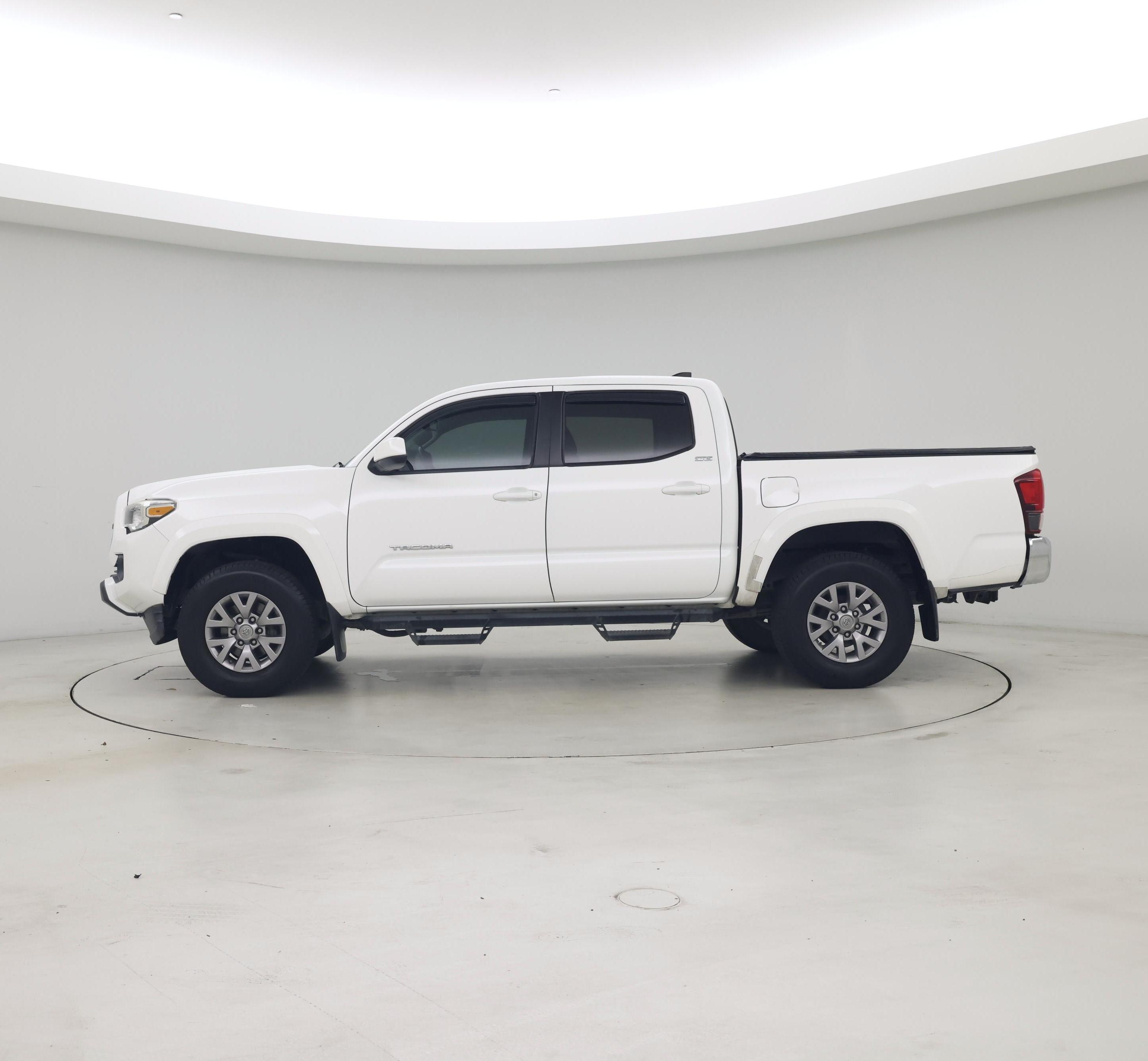 Thumbnail: 2018 Toyota Tacoma - 3