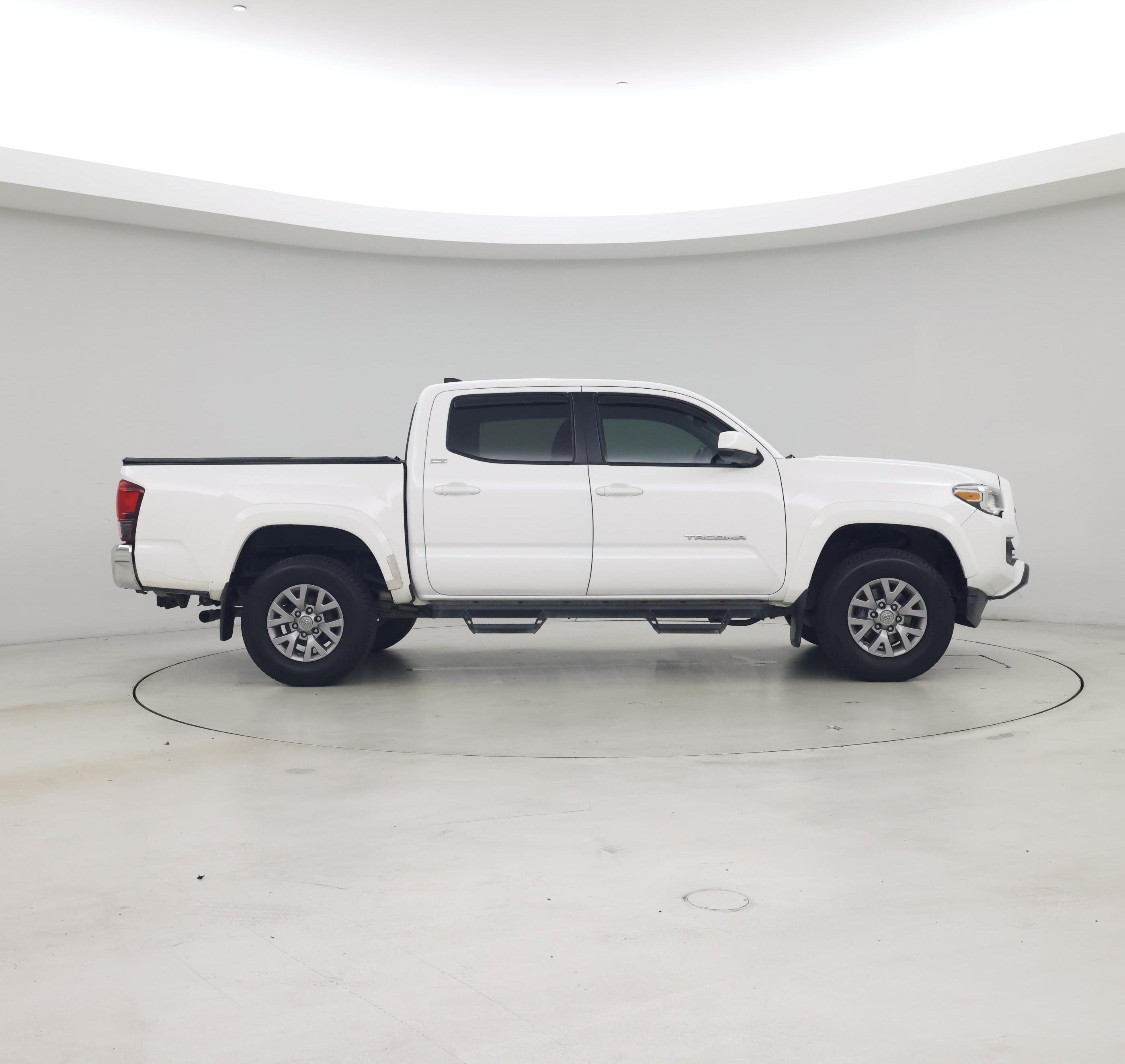 Thumbnail: 2018 Toyota Tacoma - 7